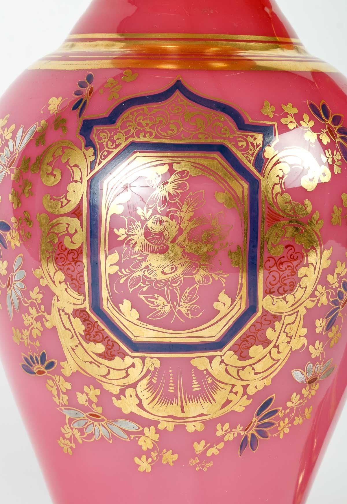 French Paire de Vases en Opaline Rose de Baccarat, Epoque Napoléon III. For Sale