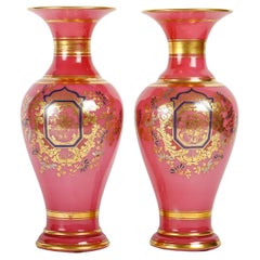 Paare von Vasen aus rosa Opalin von Baccarat, Epoche Napoléon III.