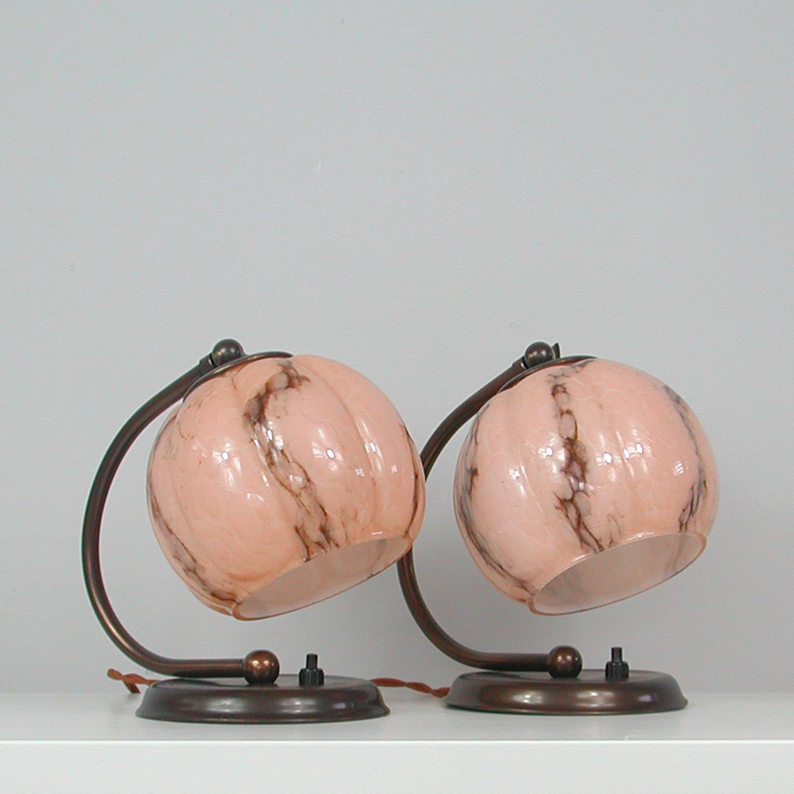 Paire German Art Deco Bronzed Brass Table Lamps Marbled Opaline Shades, 1930s 2