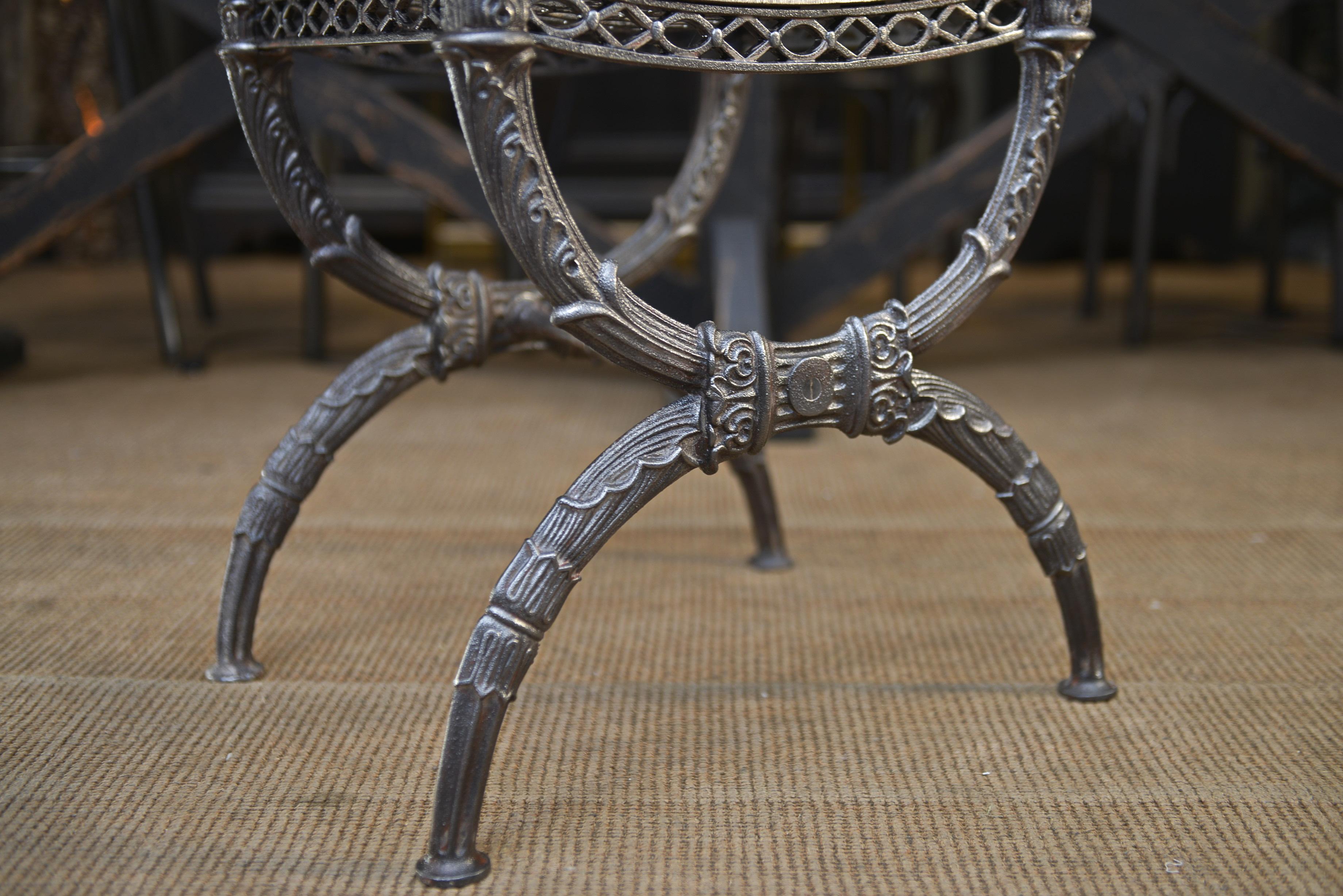 Paire of Cast Iron Stools France, circa 1900 In Excellent Condition For Sale In Roubaix, FR