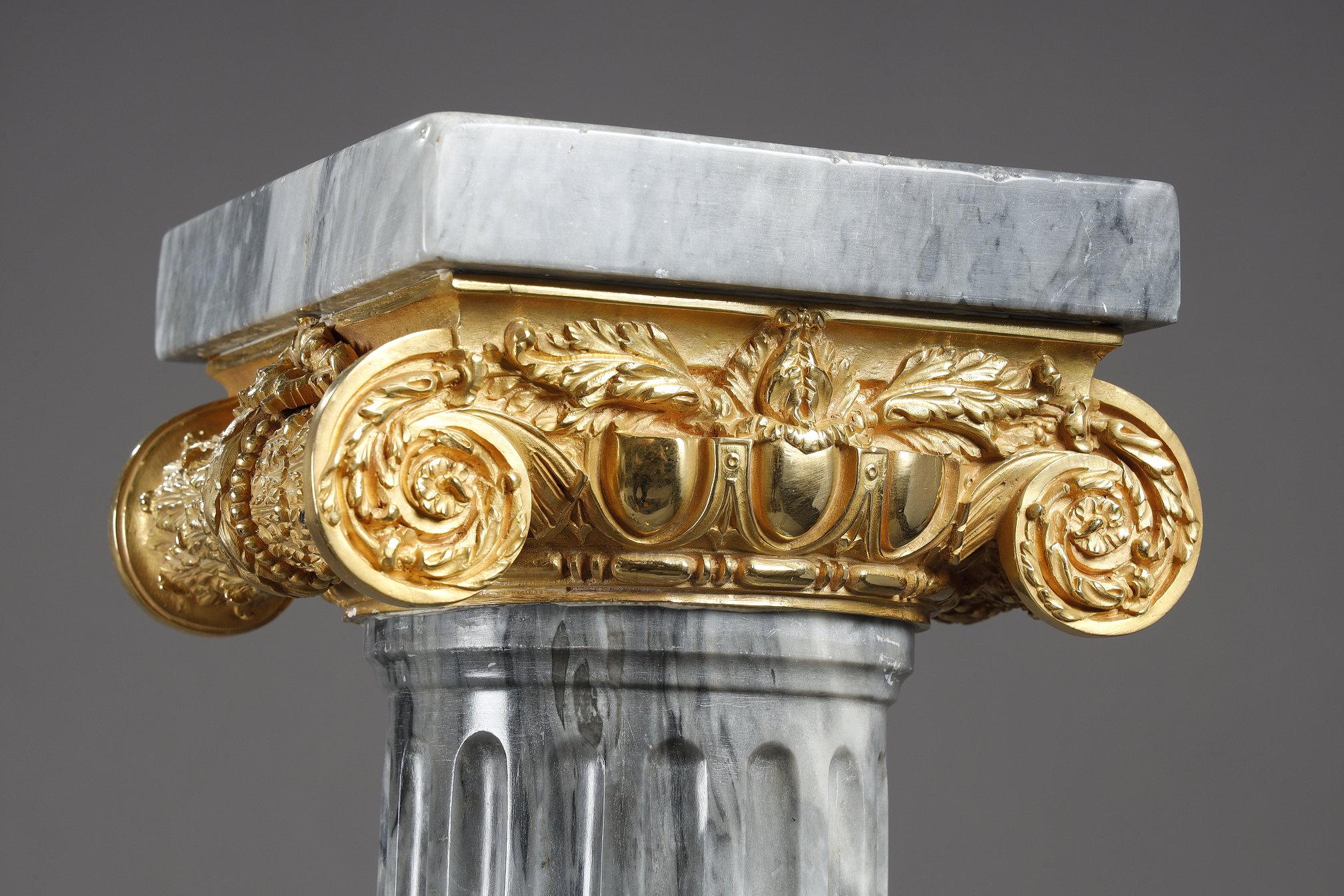 Paire of Fluted marble columns with ionic capitals For Sale 4