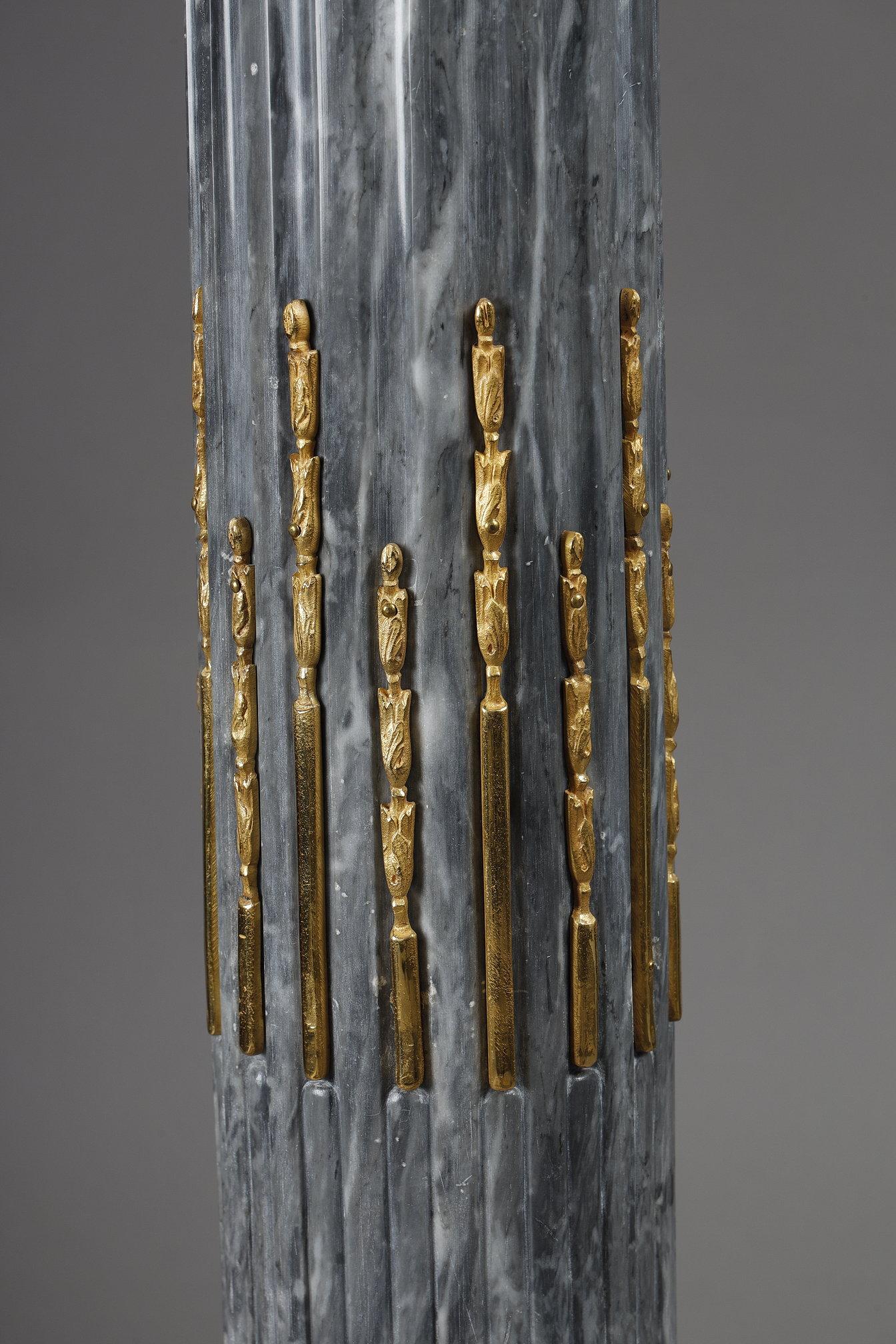 Paire of Fluted marble columns with ionic capitals 6