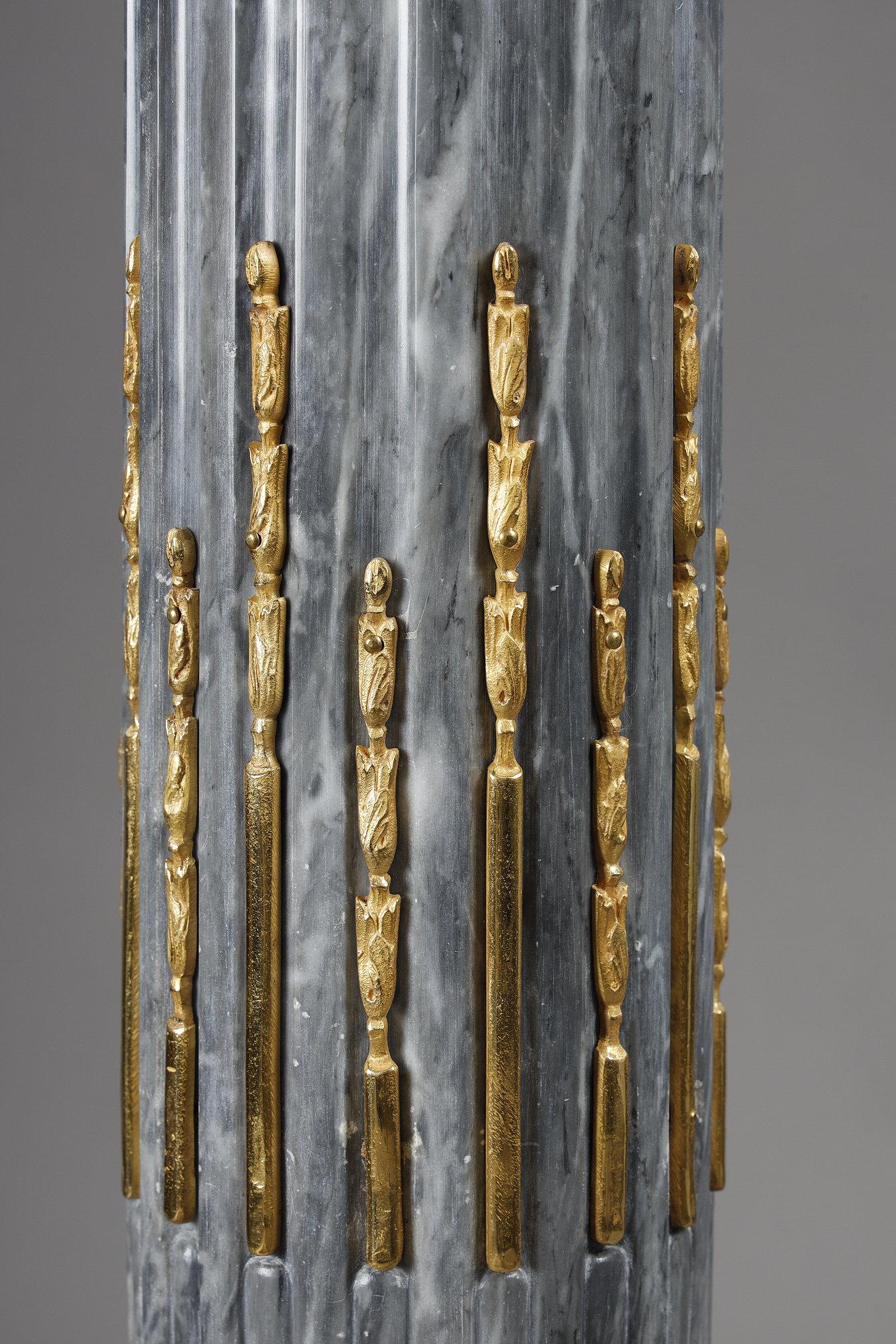 Paire of Fluted marble columns with ionic capitals 8