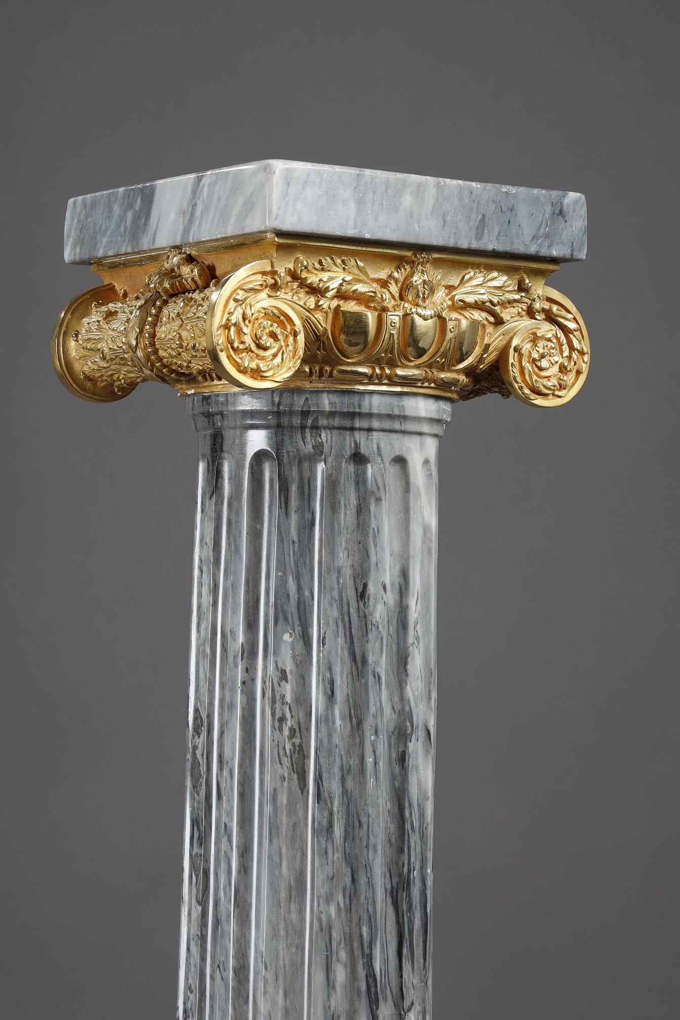 Early 20th Century Paire of Fluted marble columns with ionic capitals For Sale