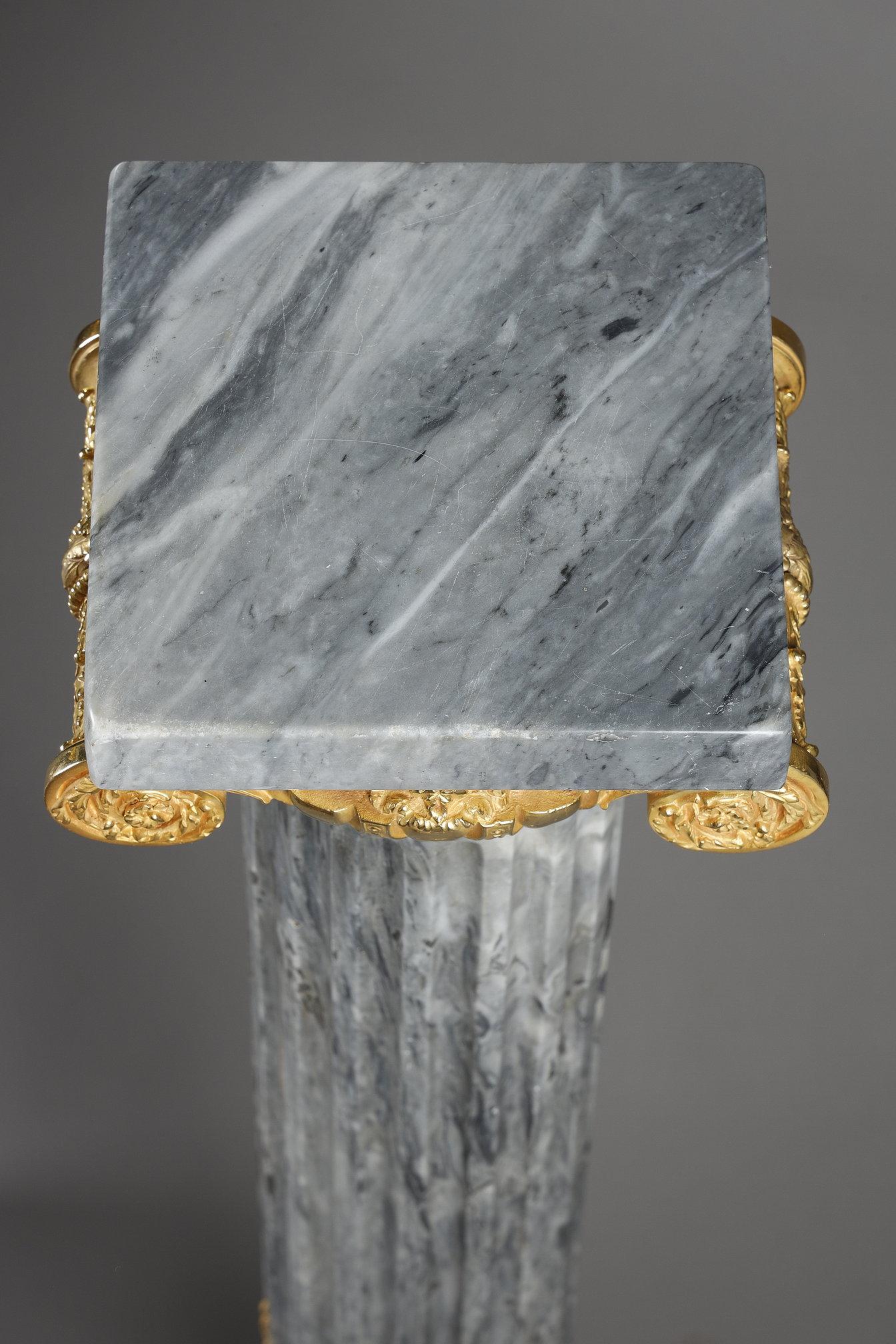 Paire of Fluted marble columns with ionic capitals 3