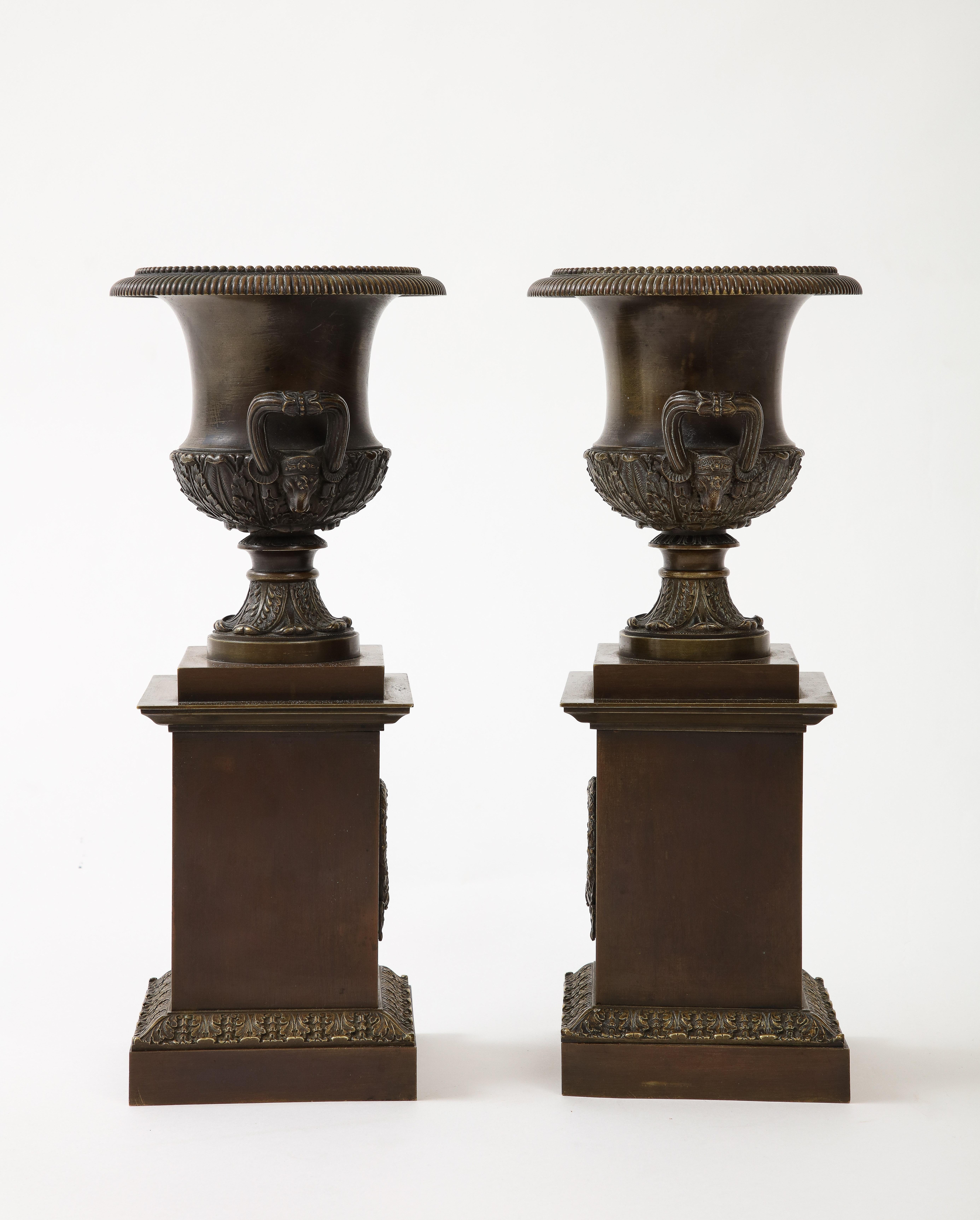 Pair of Patinated Bronze Empire Period Medici Urns For Sale 2
