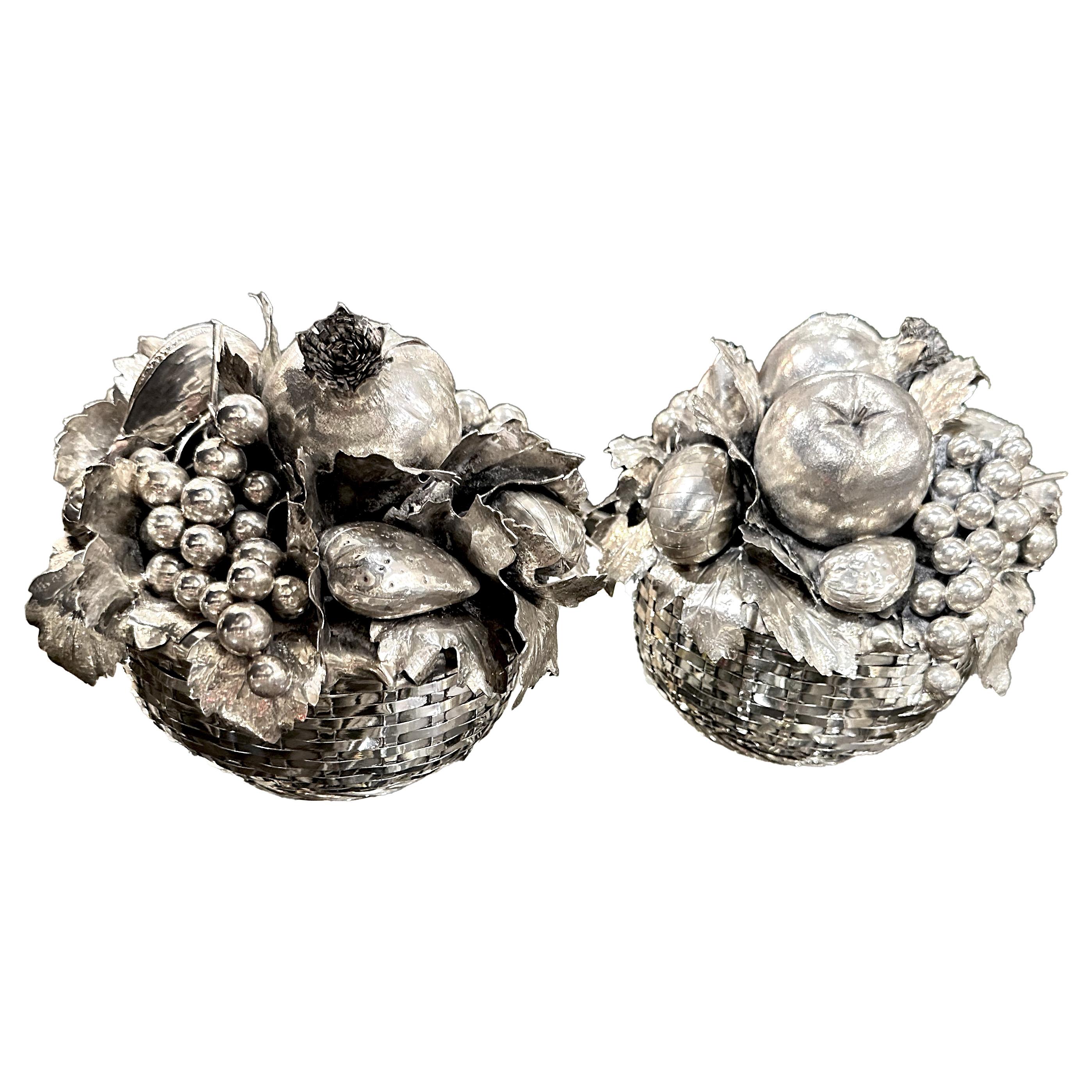 Tipici Buccellati: coppia di cesti intrecciati ricoperti di frutta in argento massiccio 925 In condizioni buone in vendita a Paris, FR