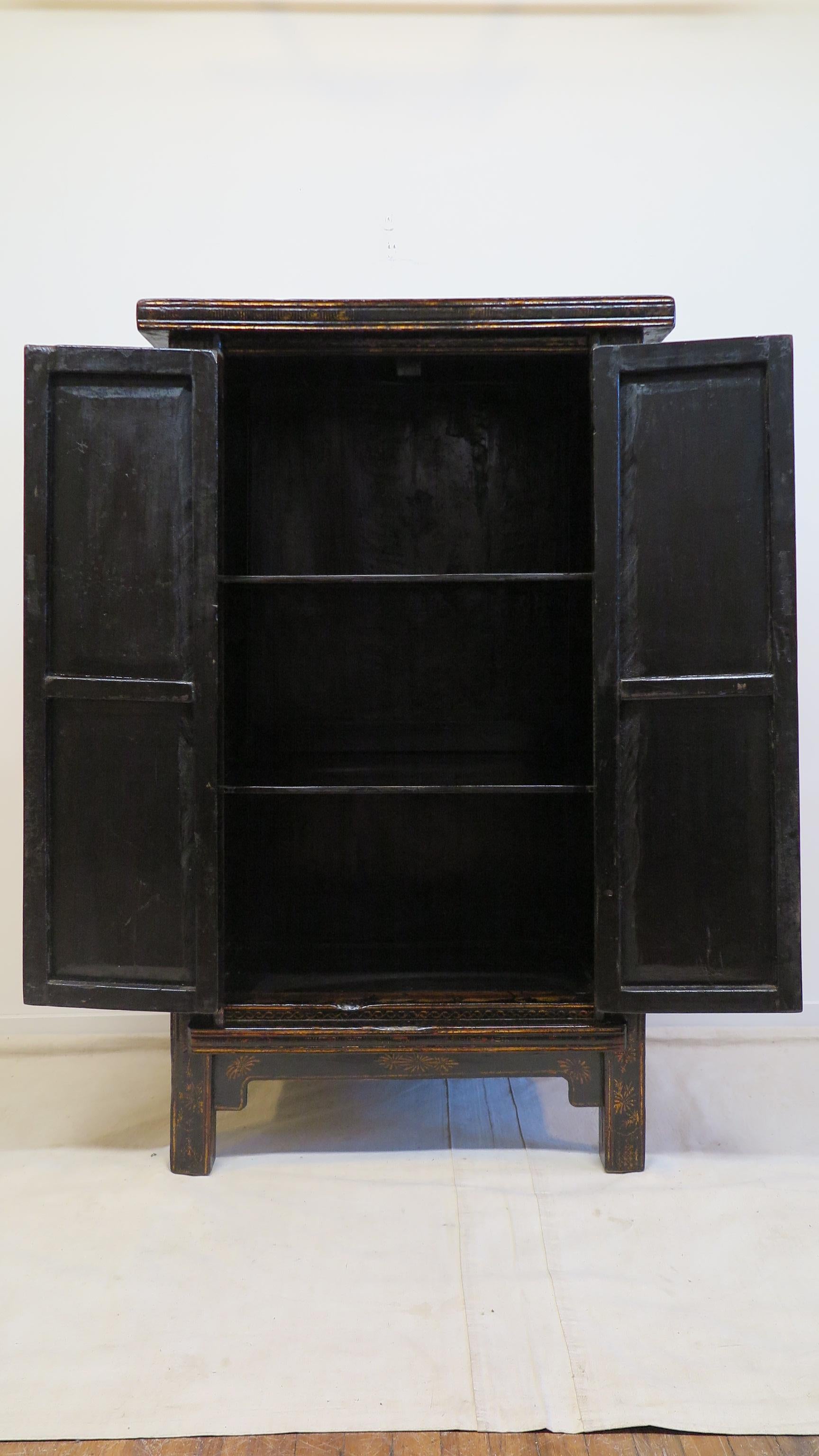 Paired 19th Century Wedding Cabinets In Good Condition For Sale In New York, NY