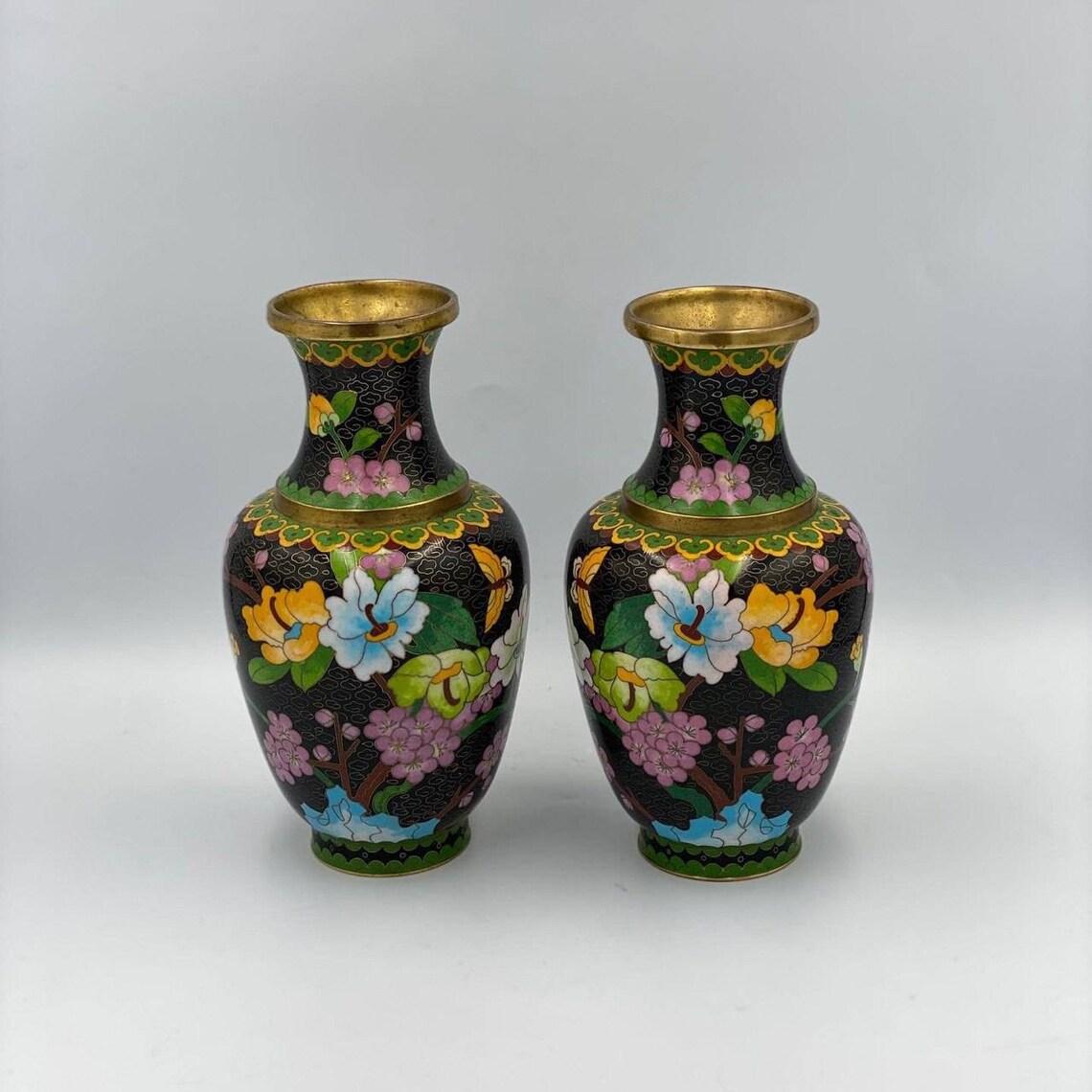 Cloisonne is a technique for creating cloisonné enamel on metal objects. The name of the technique appeared in France and comes from the word 