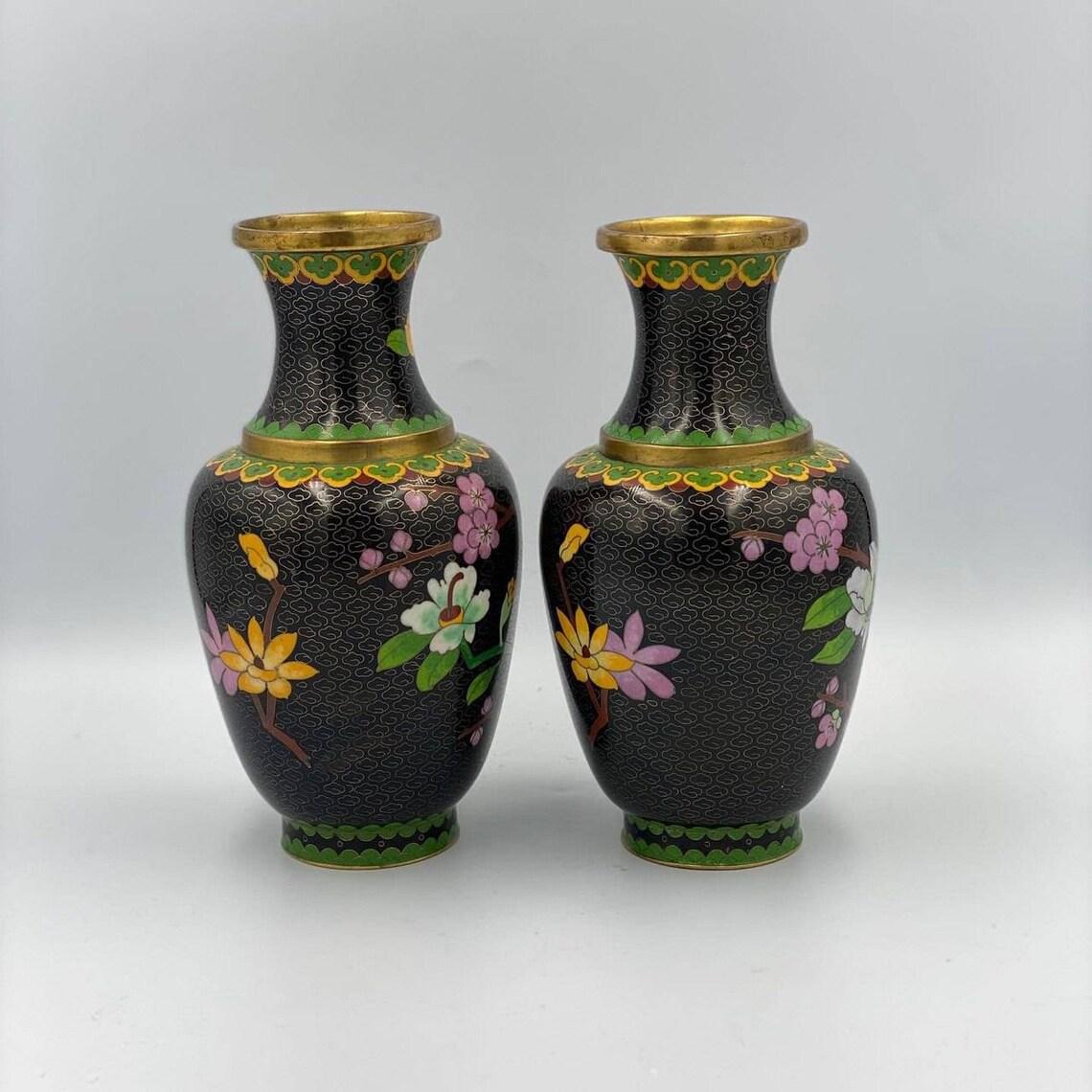 Chinois Vases chinois assortis cloisonnés, années 1960 en vente