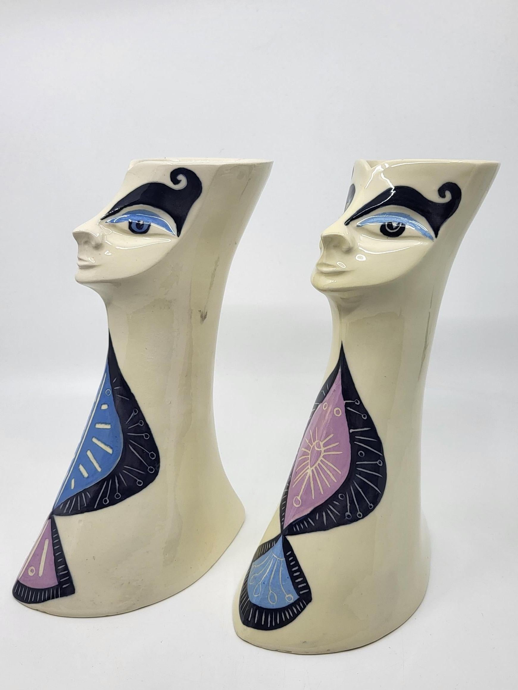Mid-Century moderno Paires de Vases Anthropomorphe Gabrielle Mackiewicz en céramique Francaise in vendita
