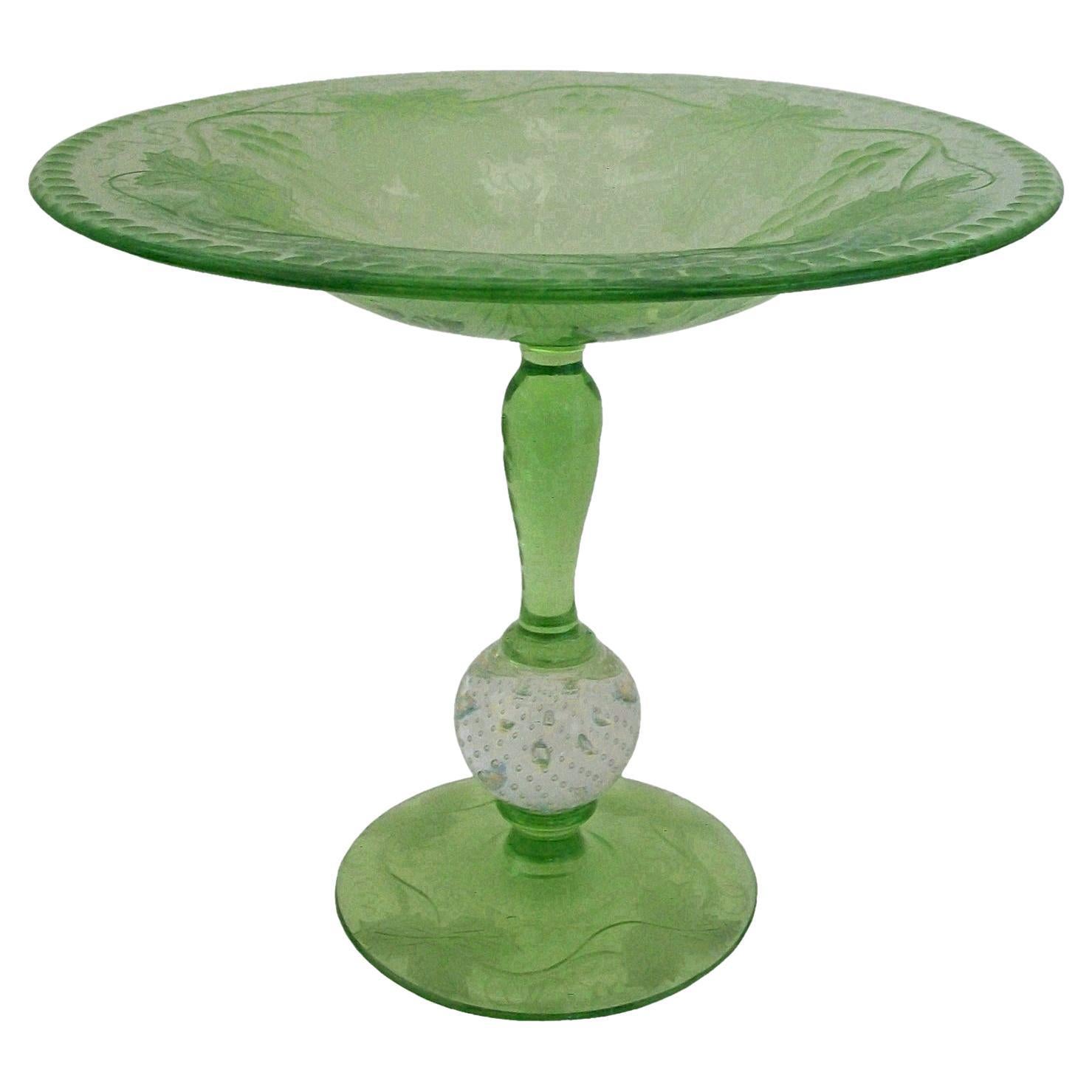 Pairpoint - Etched Glass Compote with Controlled Bubbles - U.S.a. - circa 1930 For Sale