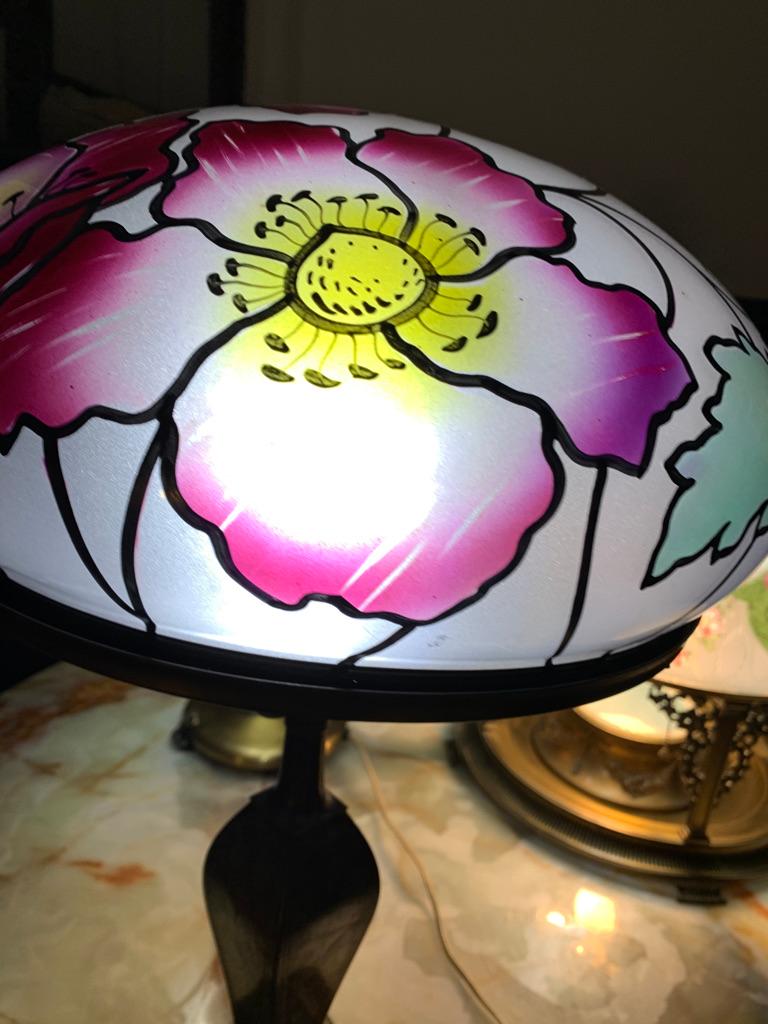 Pairpoint Glass Co. Poppy Flower Stained Glass Table Lamp, Vienna Shade, 1920 For Sale 3