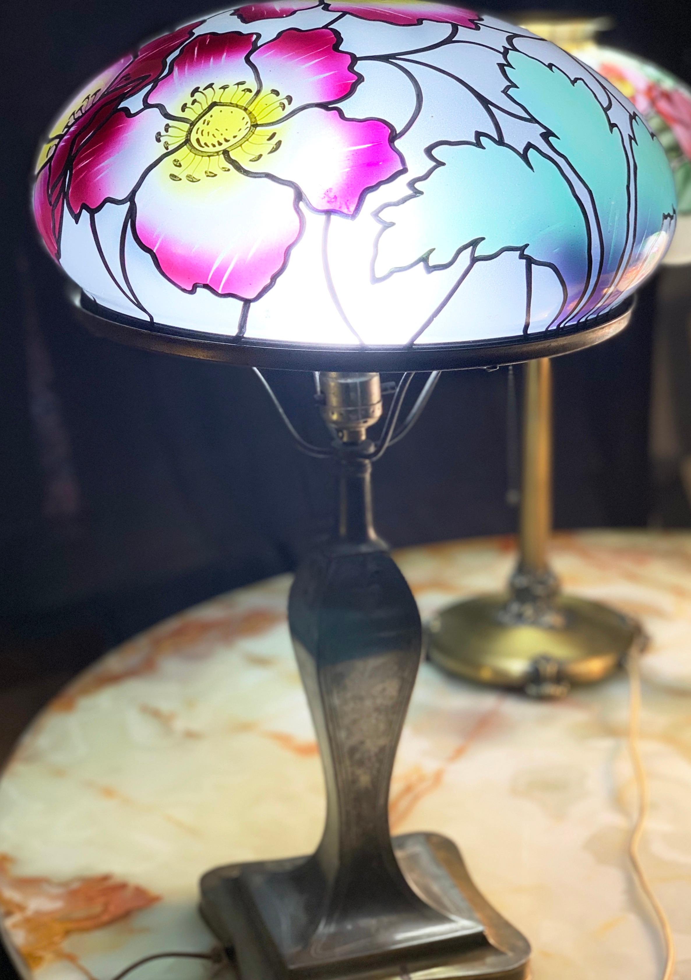 Pairpoint Glass Co. Poppy flower stained glass table lamp, Vienna shade, 1920. Obverse-painted and enameled glass shade in 