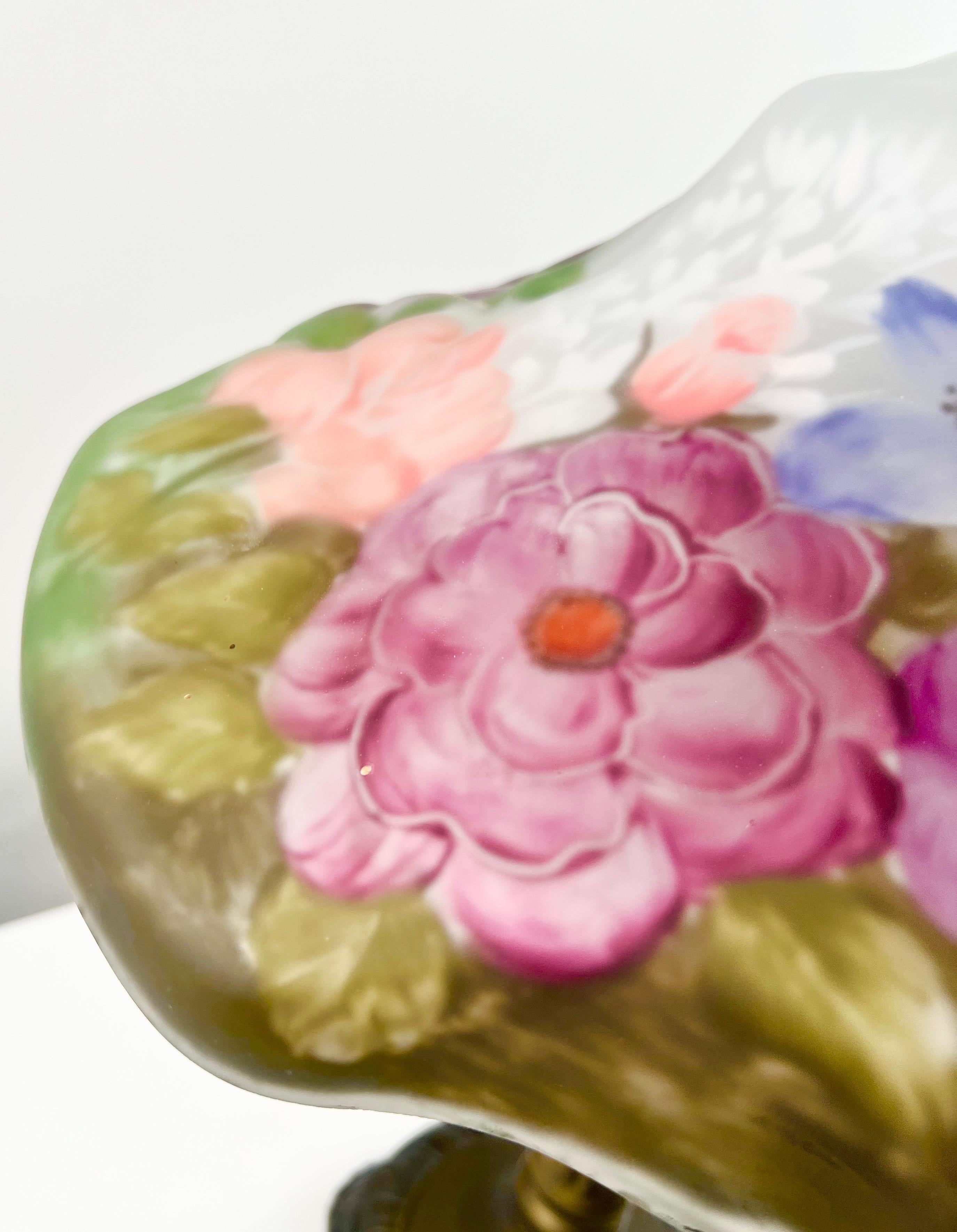 Pairpoint Lampe de table à fleurs peintes à la main, style Puffy, avec base en bronze en vente 3