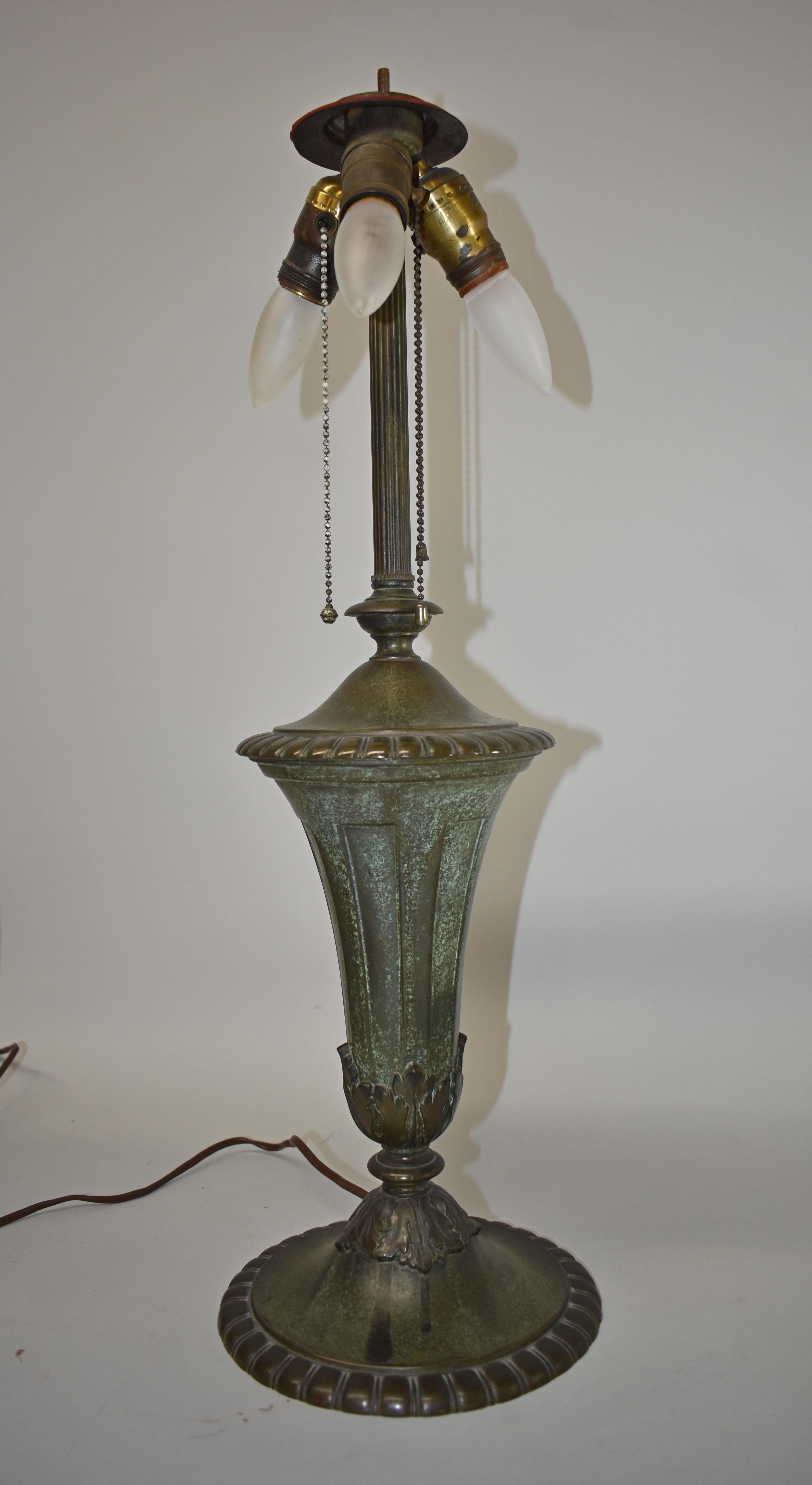 Pairpoint Reverse Painted Table Lamp Exeter Shade #X27 Base 3042 Dragon & Fruit In Good Condition In Toledo, OH