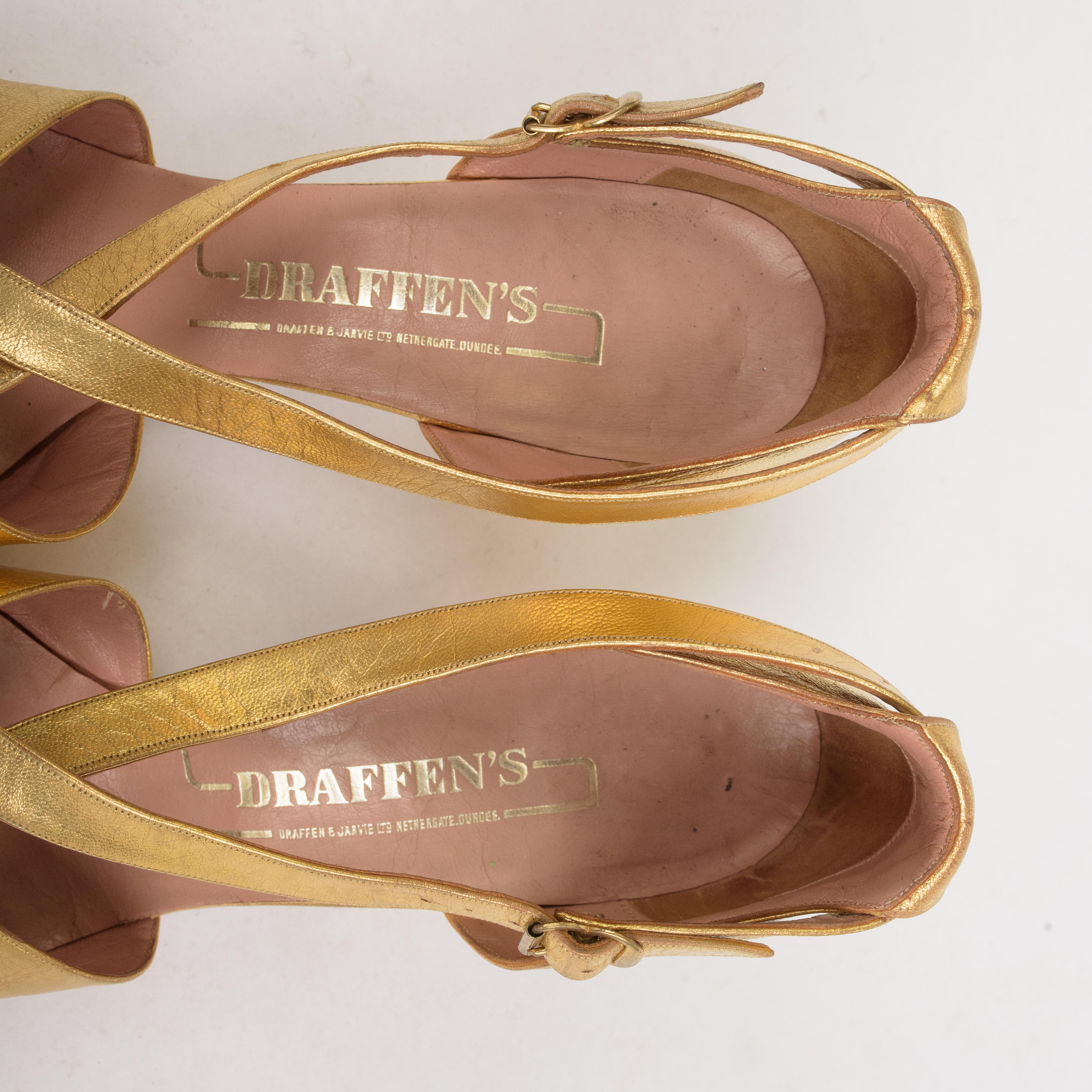 Brown Pairs of ballroom shoes - Salomés in golden leather Circa 1930/1940