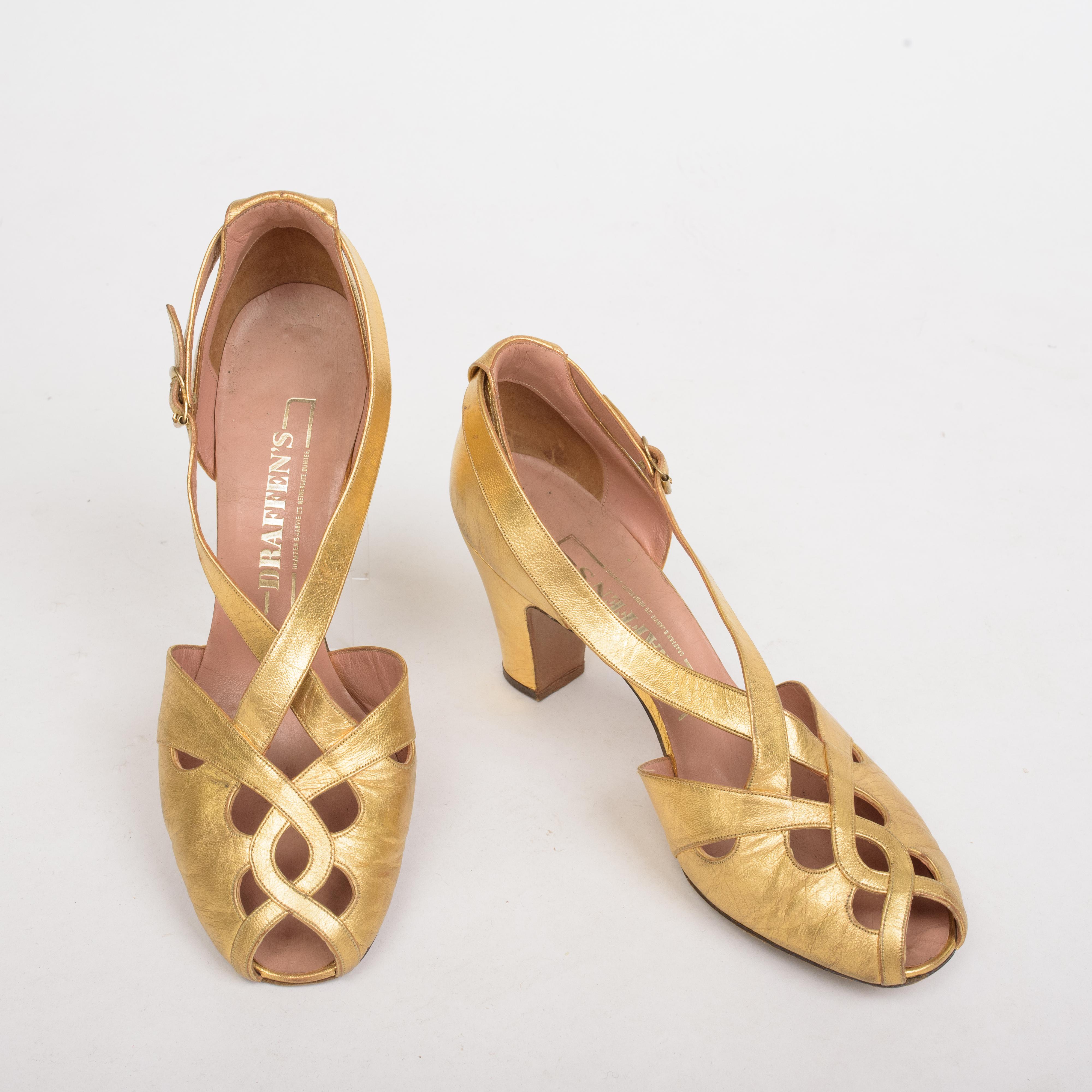 Pairs of ballroom shoes - Salomés in golden leather Circa 1930/1940 In Good Condition In Toulon, FR