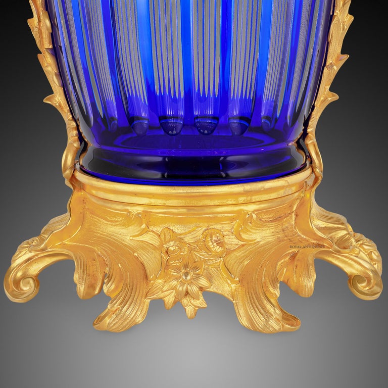 Pairs of Blue Crystal Vase For Sale at 1stDibs