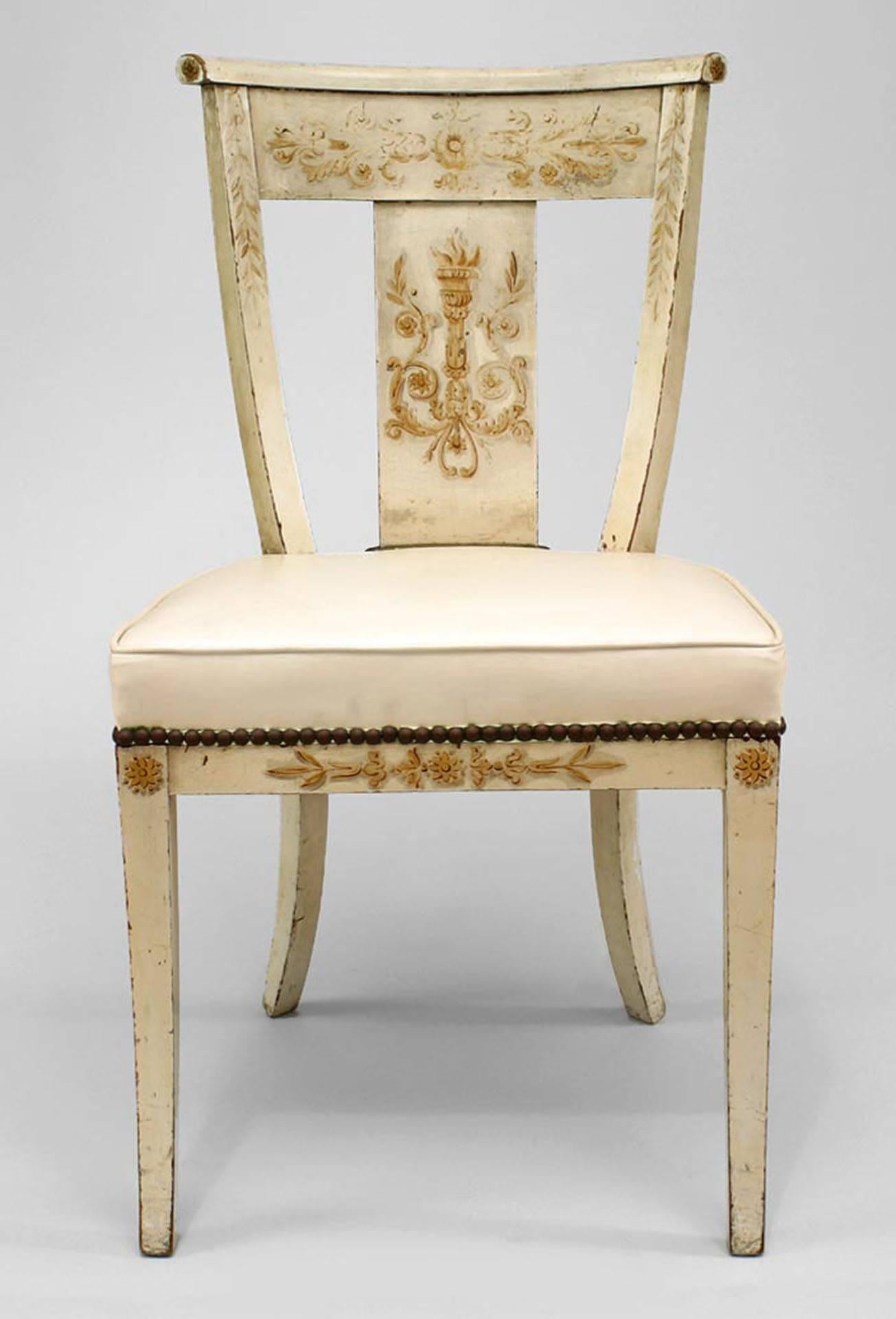 Satz von 4 italienischen Beistellstühlen im neoklassischen Stil mit Blumenmuster (Neoklassisch) im Angebot