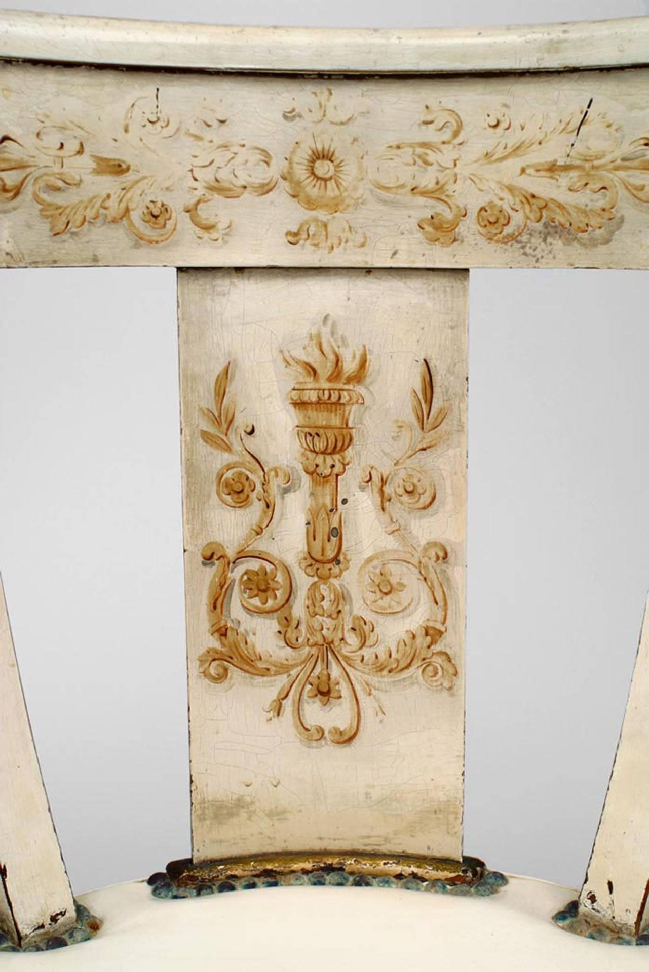 Ensemble de 4 chaises d'appoint italiennes néoclassiques à fleurs Bon état - En vente à Queens, NY