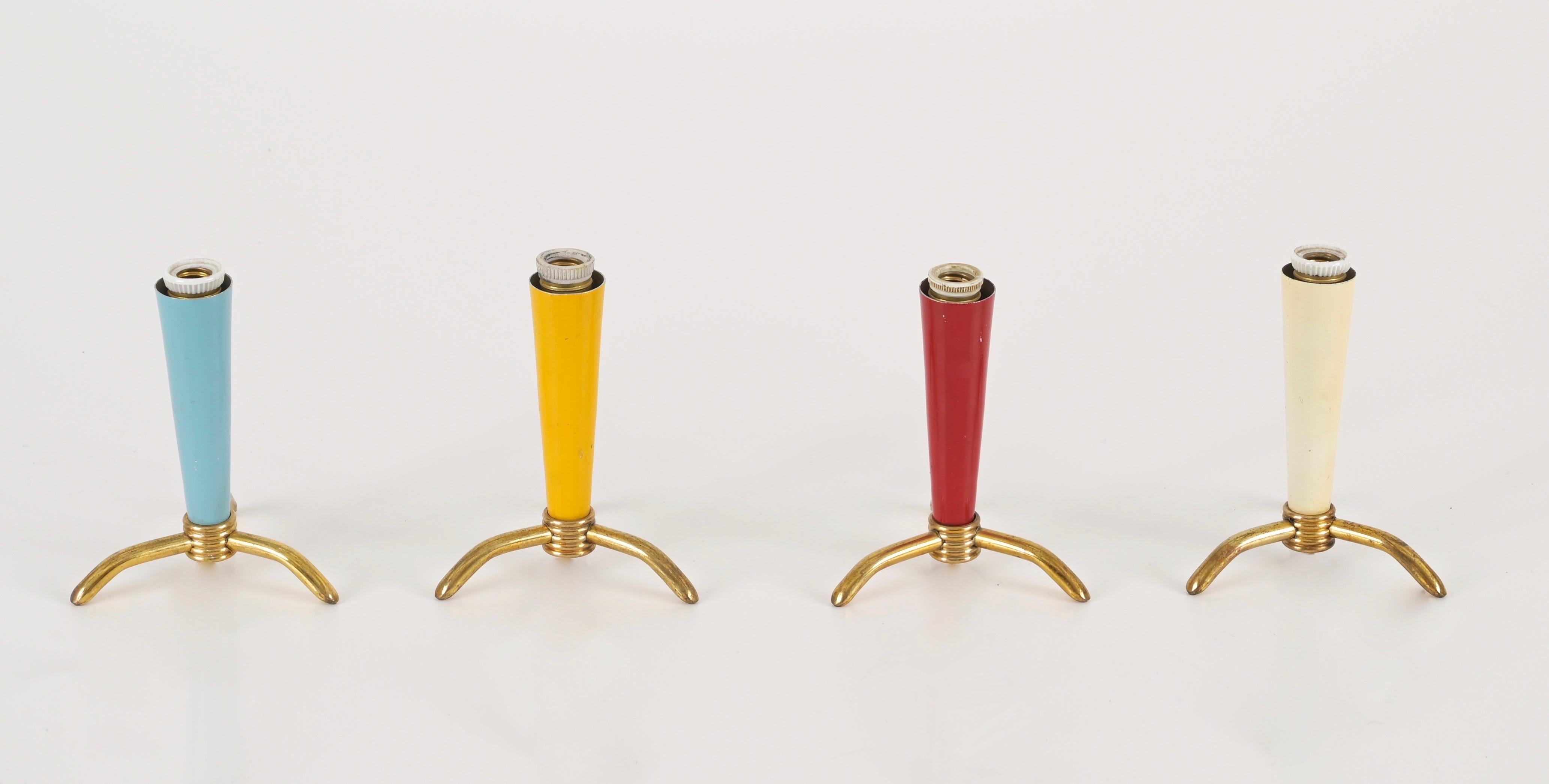 Paar italienische Tischlampen aus Messing, rotem und elfenbeinfarbenem Metall, Stilnovo, 1950er Jahre im Angebot 1