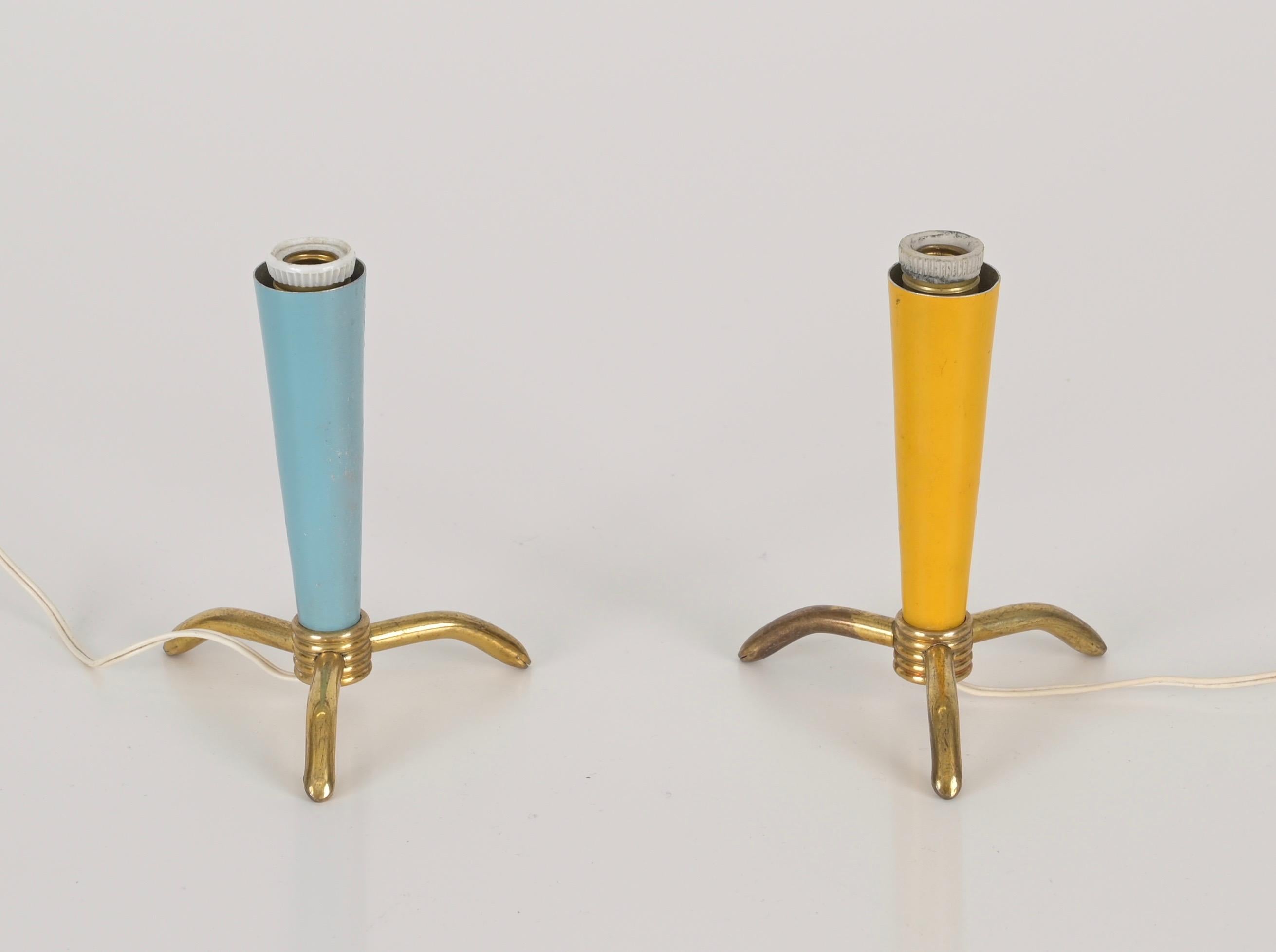 Ein Paar italienische Tischlampen aus Messing, gelbem und Tiffany-Metall, Stilnovo, 1950er Jahre im Angebot 2