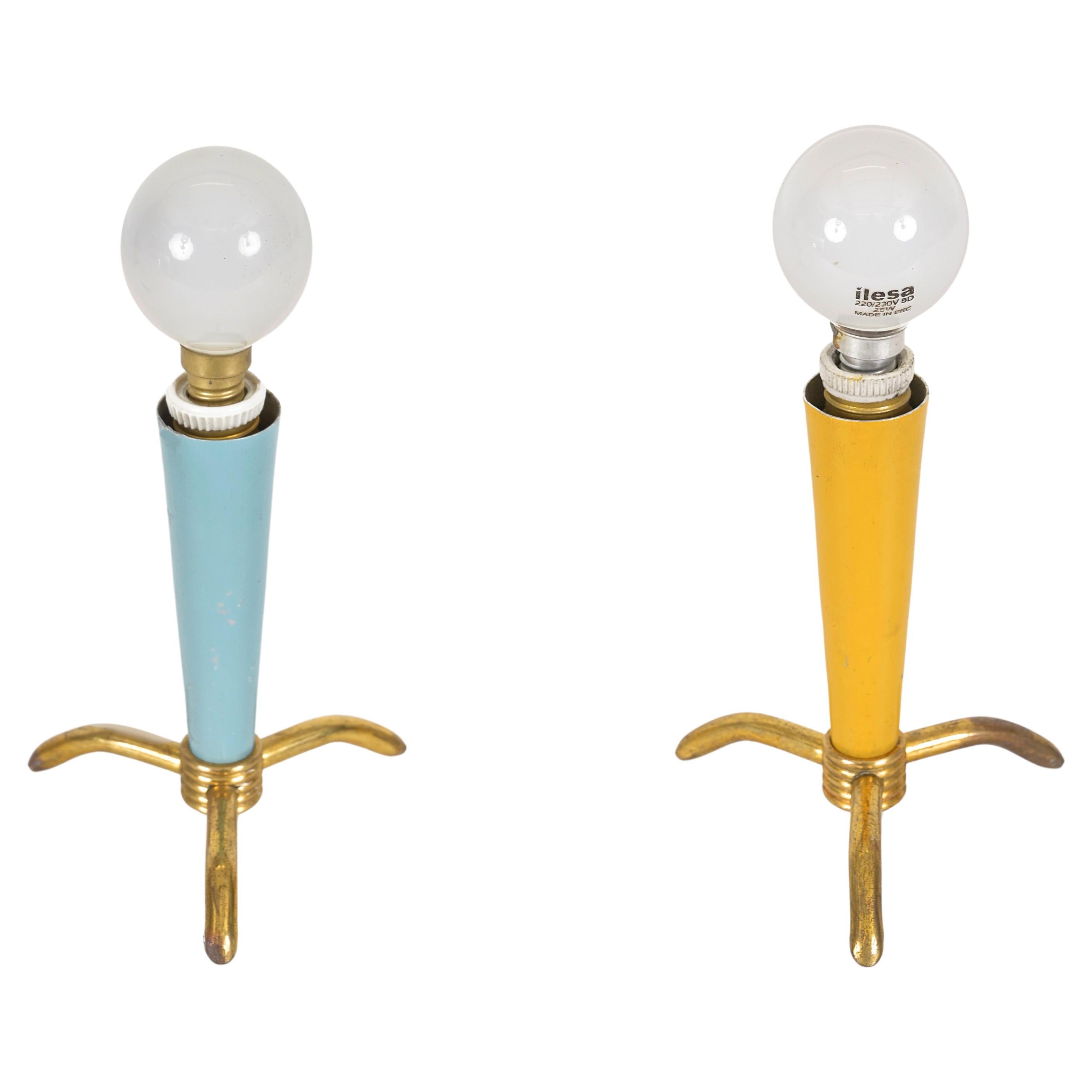Ein Paar italienische Tischlampen aus Messing, gelbem und Tiffany-Metall, Stilnovo, 1950er Jahre im Angebot