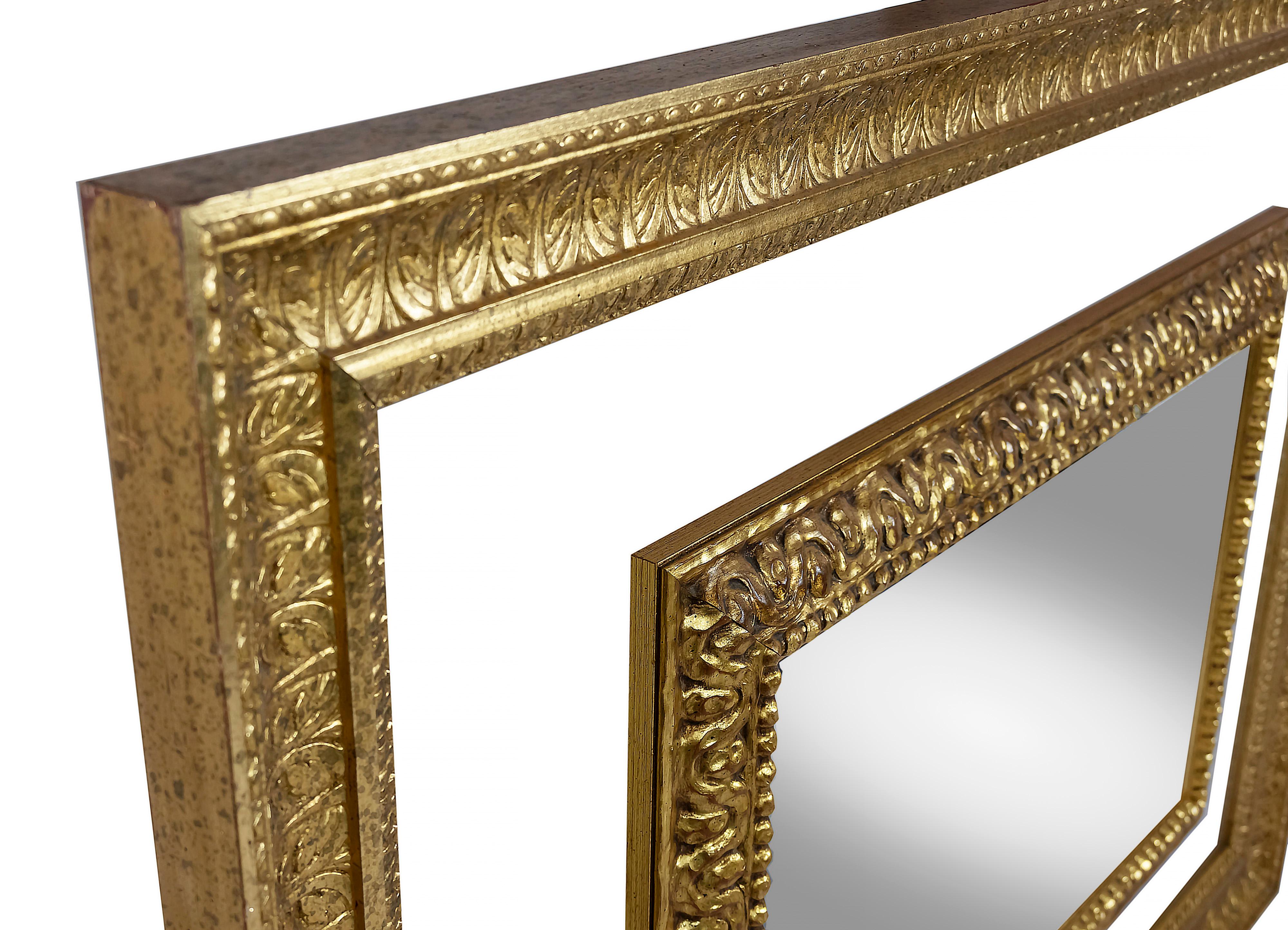 Pair of Large Italian Hand-Carved Gilt Wood Wall Mirrors In Good Condition For Sale In Vilnius, LT