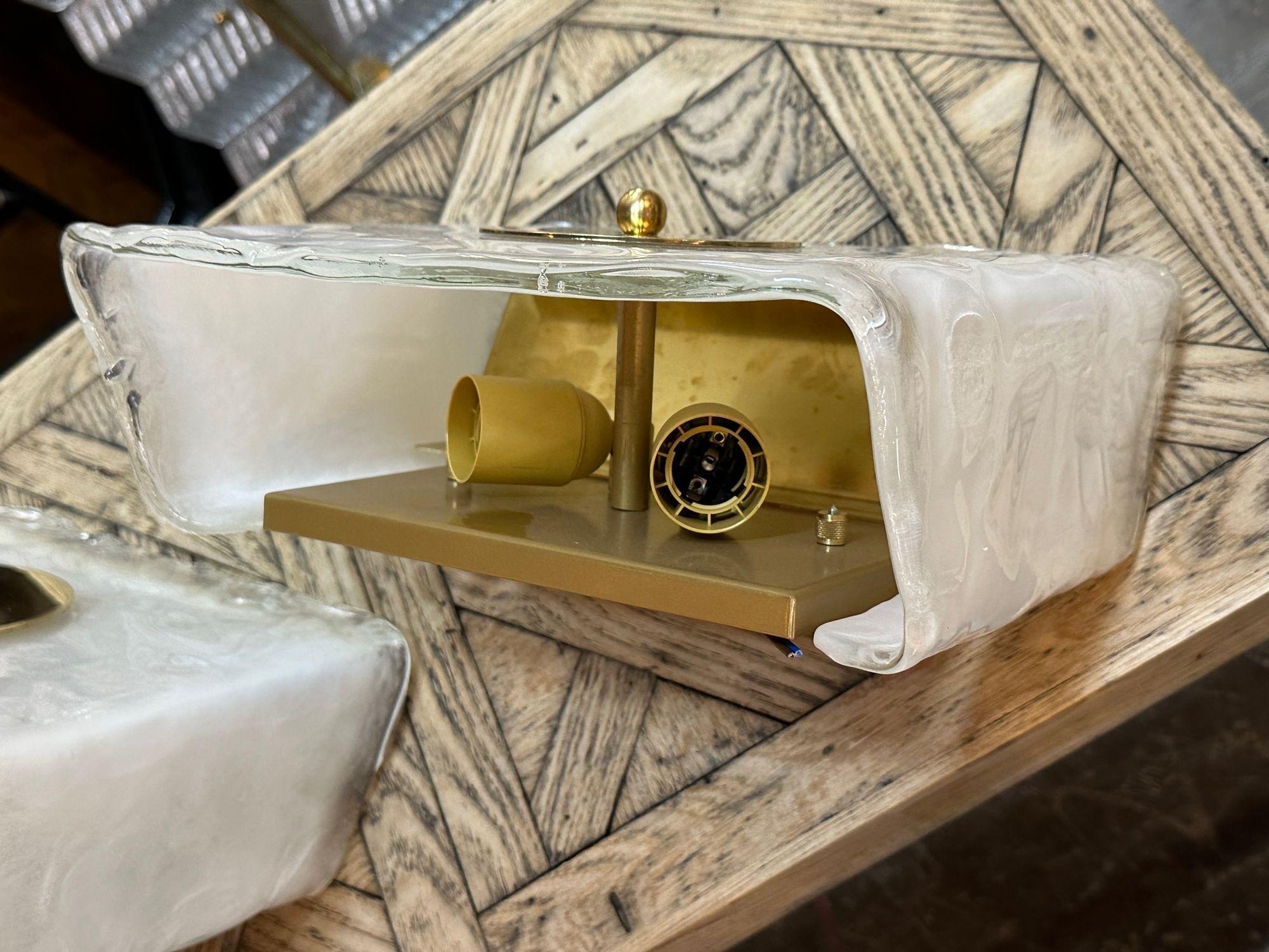 Coppia di lampade moderne in vetro di Murano e ottone di Seguso In condizioni buone in vendita a Dallas, TX