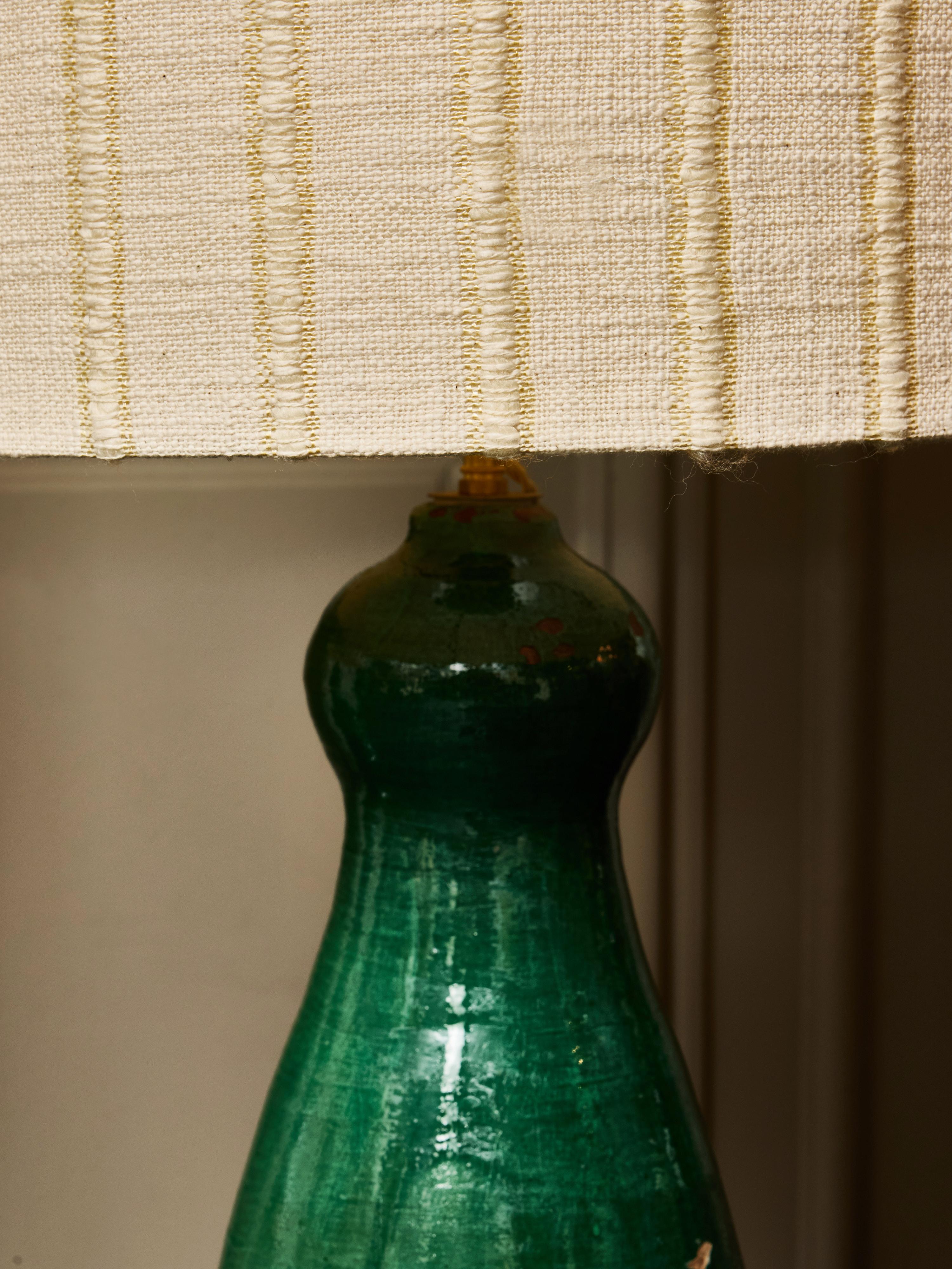 Pareja de lámparas sobredimensionadas de terracota vidriada en verde en venta 5