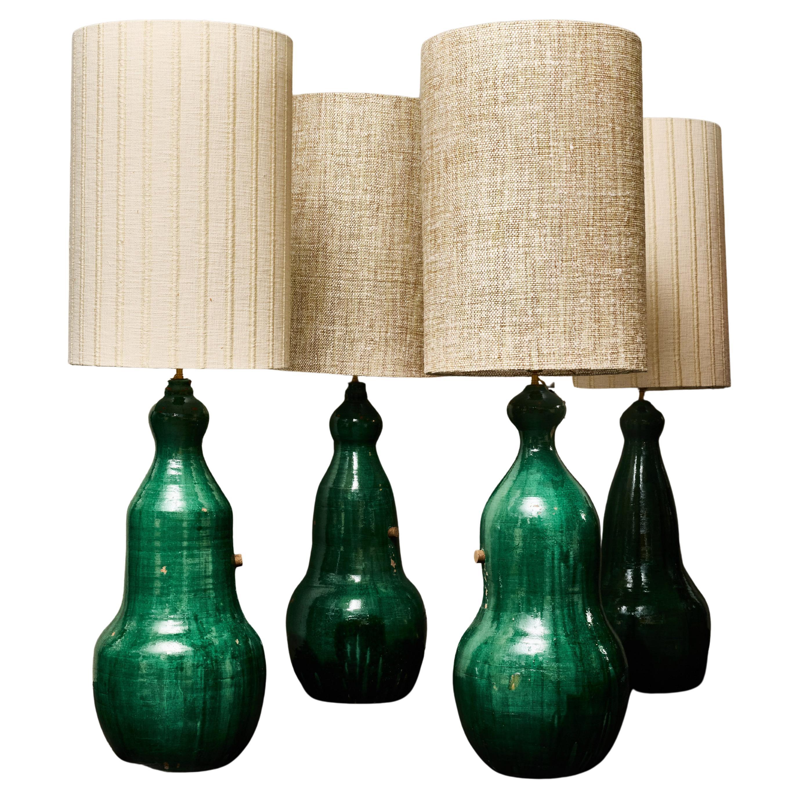 Pareja de lámparas sobredimensionadas de terracota vidriada en verde en venta