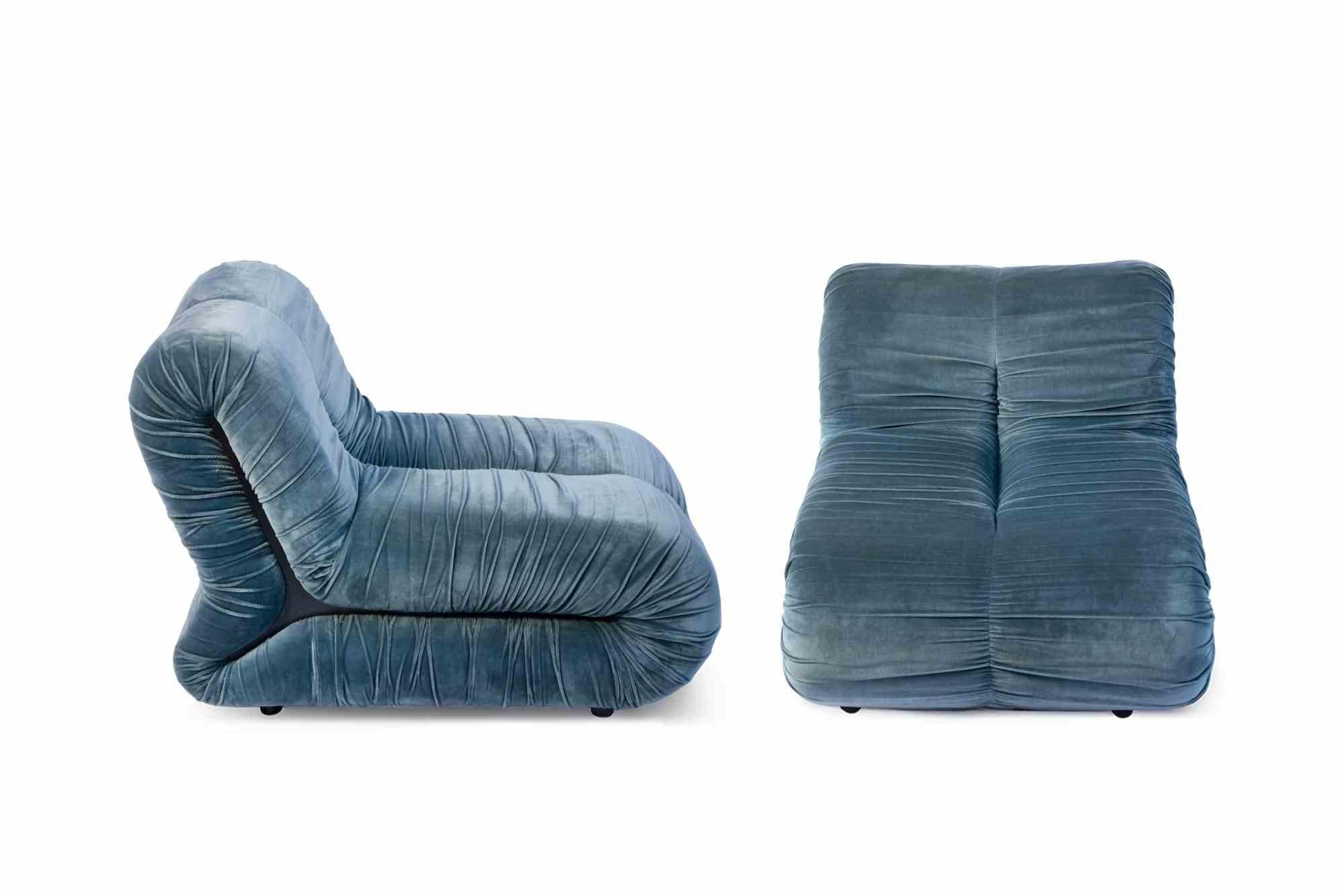 This rare pair of “Pagrù” lounge armchairs, designed in the 1970s by Claudio Vagnoni, represents one of the most expressive and sculptural contributions to Italian radical seating design.

Conceived for 1P – Industria Chimica per l’Arredamento, the