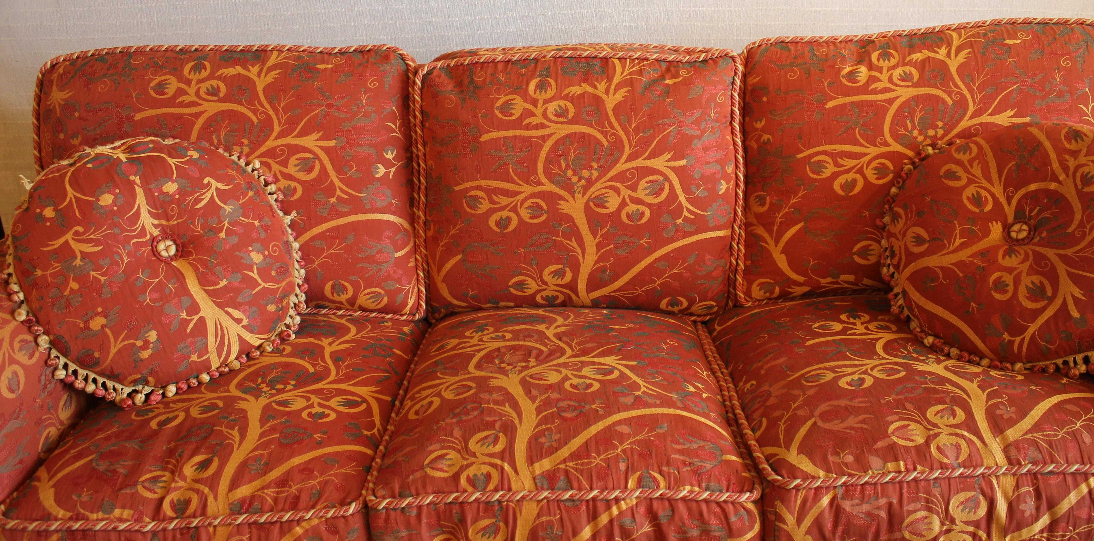 20th Century Pairs Of Sofas With Floral Decor
