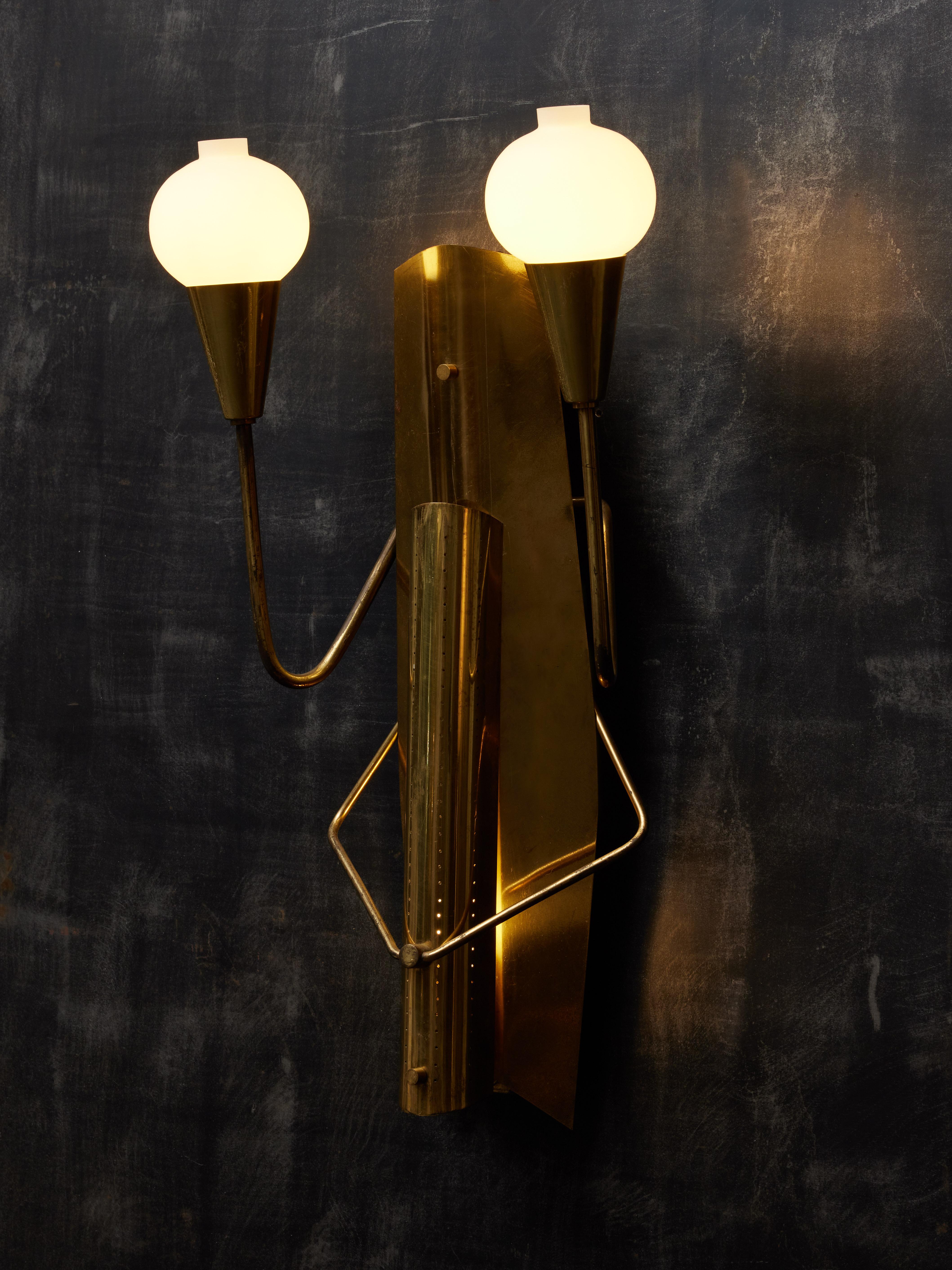 Pairs of Vintage Norwegian Brass and Glass Wall Sconces In Good Condition For Sale In Saint-Ouen, IDF