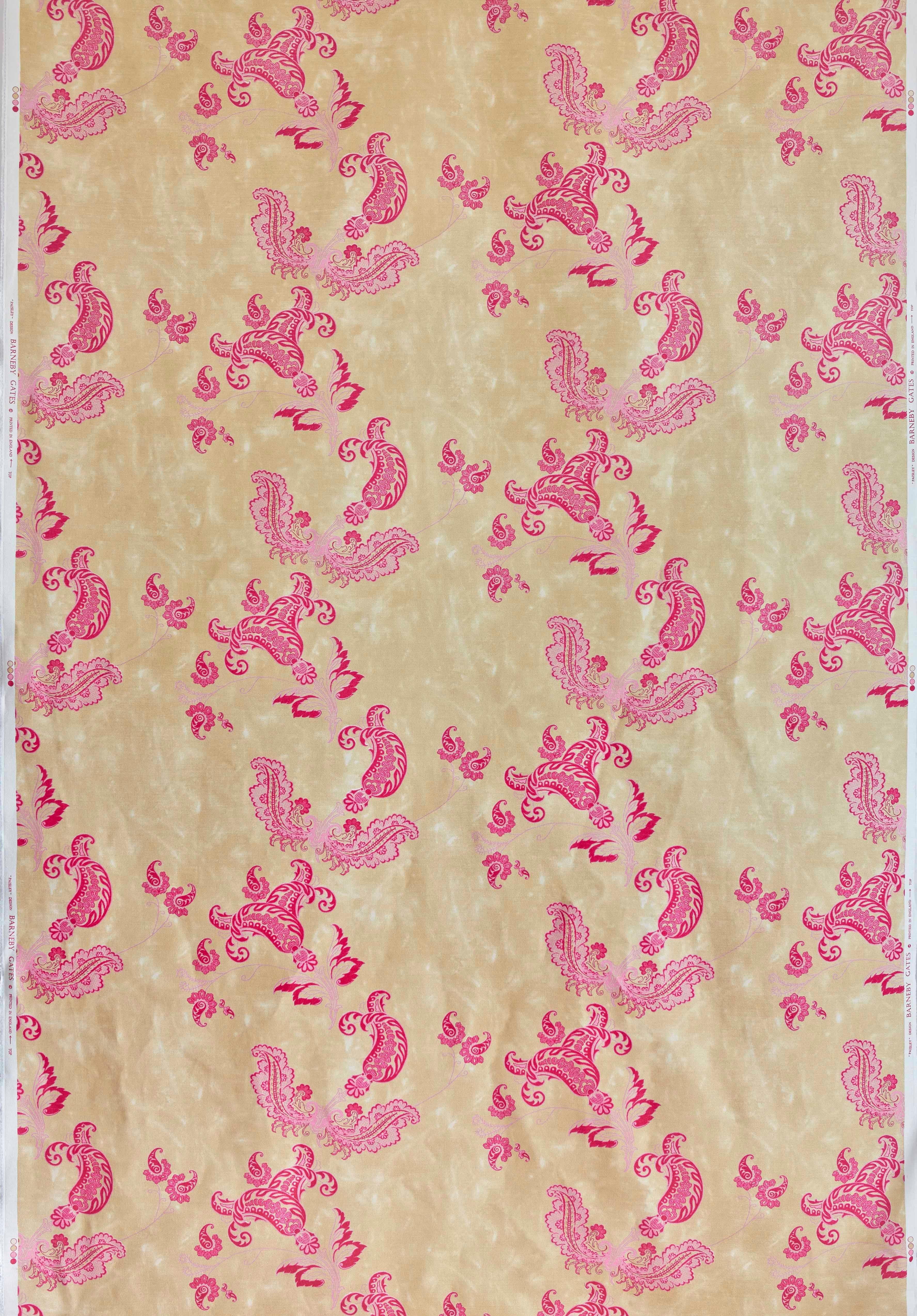 Colour: Hot pink on tea stain (also available in turquoise on old grey)
Trim width: 142cm / 55.90 inches
Pattern repeat: Half drop
Match length: 45.7cm / 18 inches
Composition: 53% linen 47% cotton
Usage: General domestic upholstery

Sold per