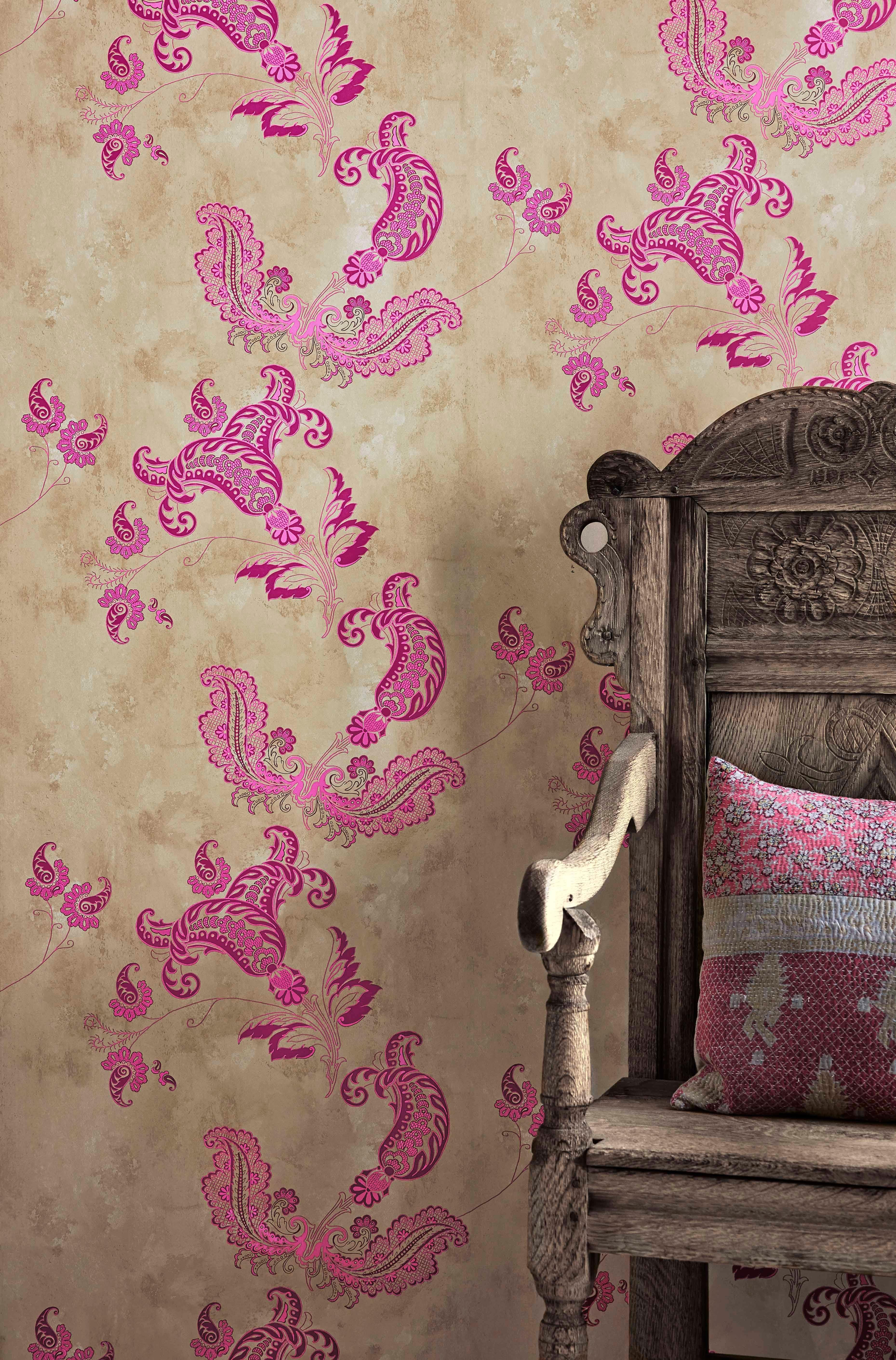 'Paisley' Contemporary, Traditional Wallpaper in Hot Pink on Tea Stain In New Condition For Sale In Pewsey, Wiltshire
