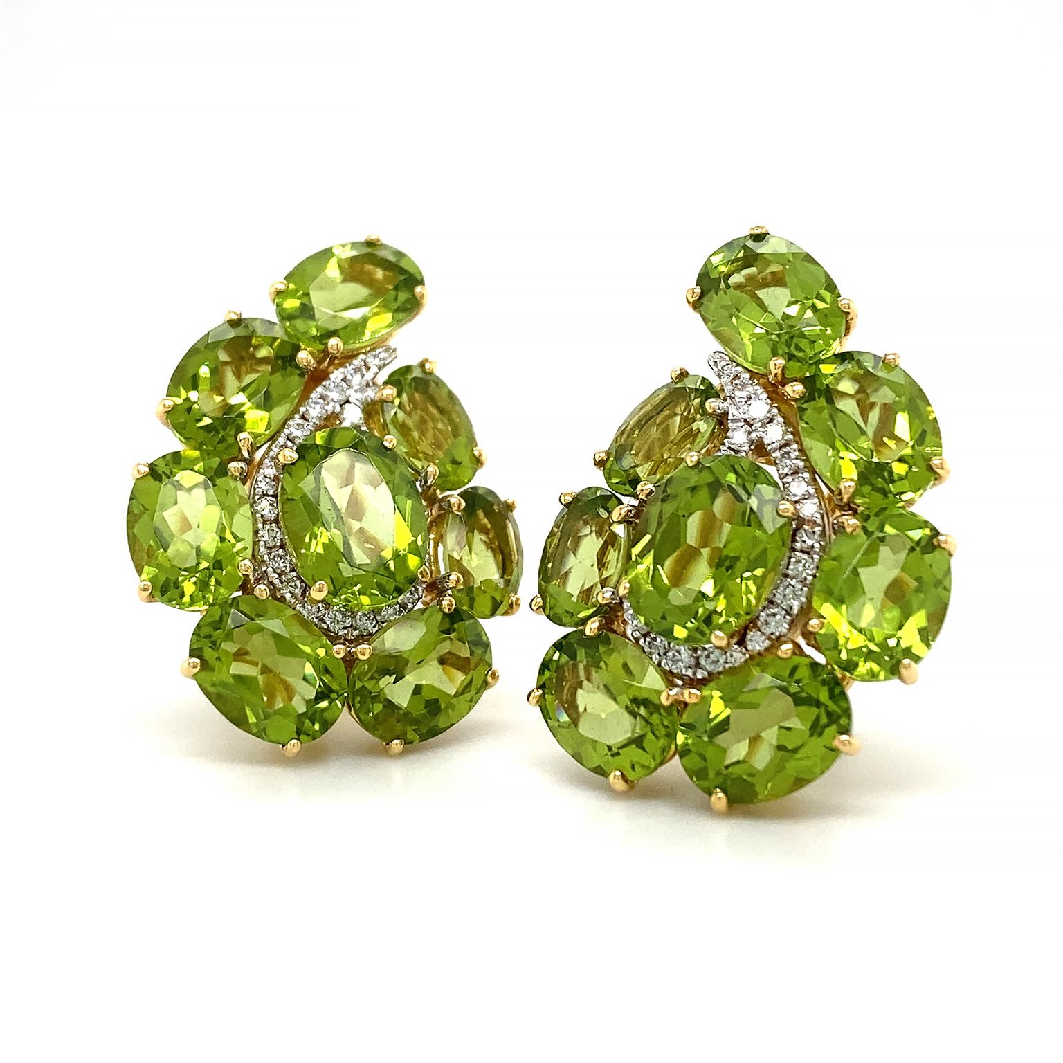 The dazzling bright green of peridots recreates the timeless paisley decoration. Oval-shaped peridots are arranged in the curved teardrop silhouette. A larger peridot sits in the center, as well as a strand of brilliant cut diamonds in a teardrop