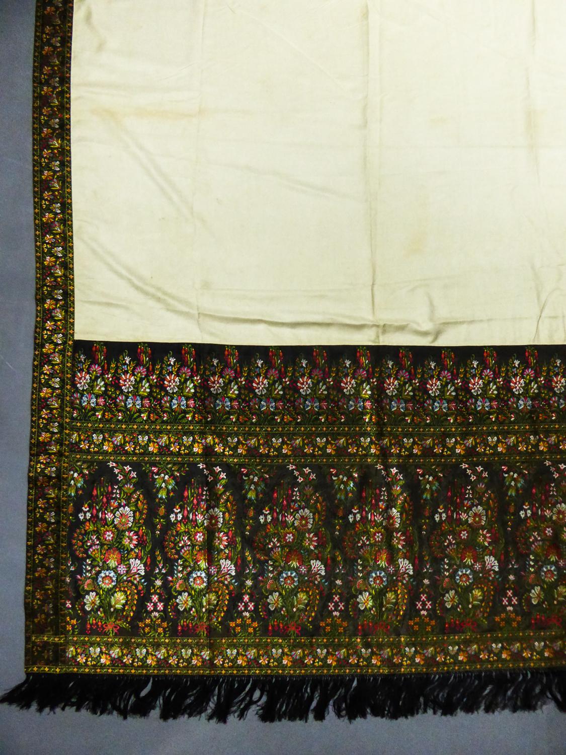 A fine & Early Silk & wool Paisley Shawl -Europe Circa 1820/1850 In Good Condition For Sale In Toulon, FR
