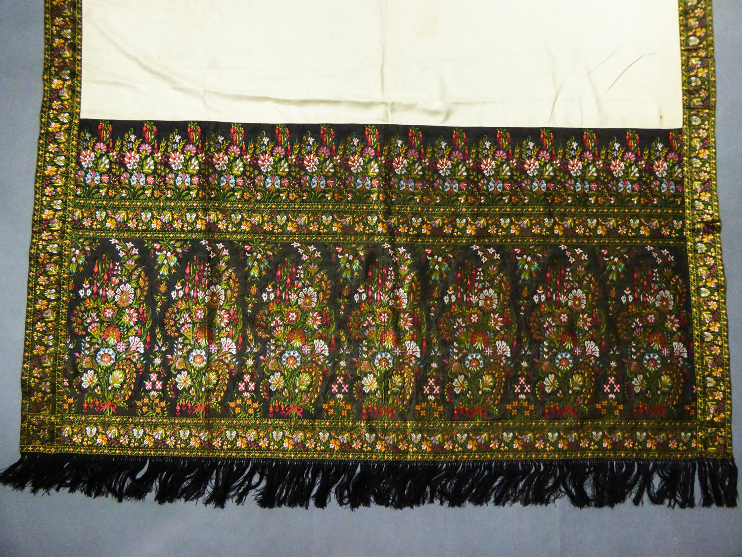 A fine & Early Silk & wool Paisley Shawl -Europe Circa 1820/1850 For Sale 2