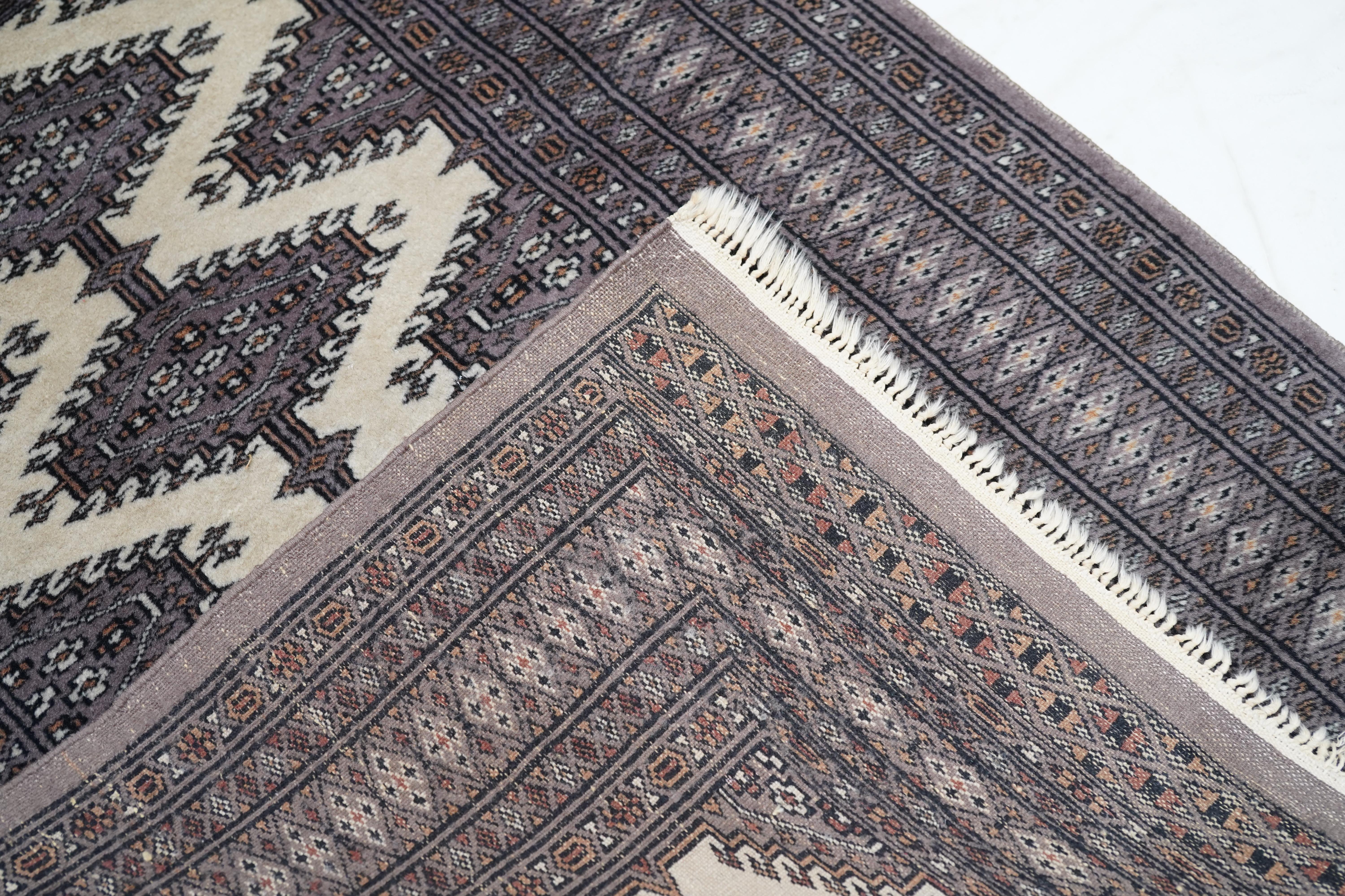 Pak Bokhara Teppich 2'7'' x 3'9'' im Angebot 4