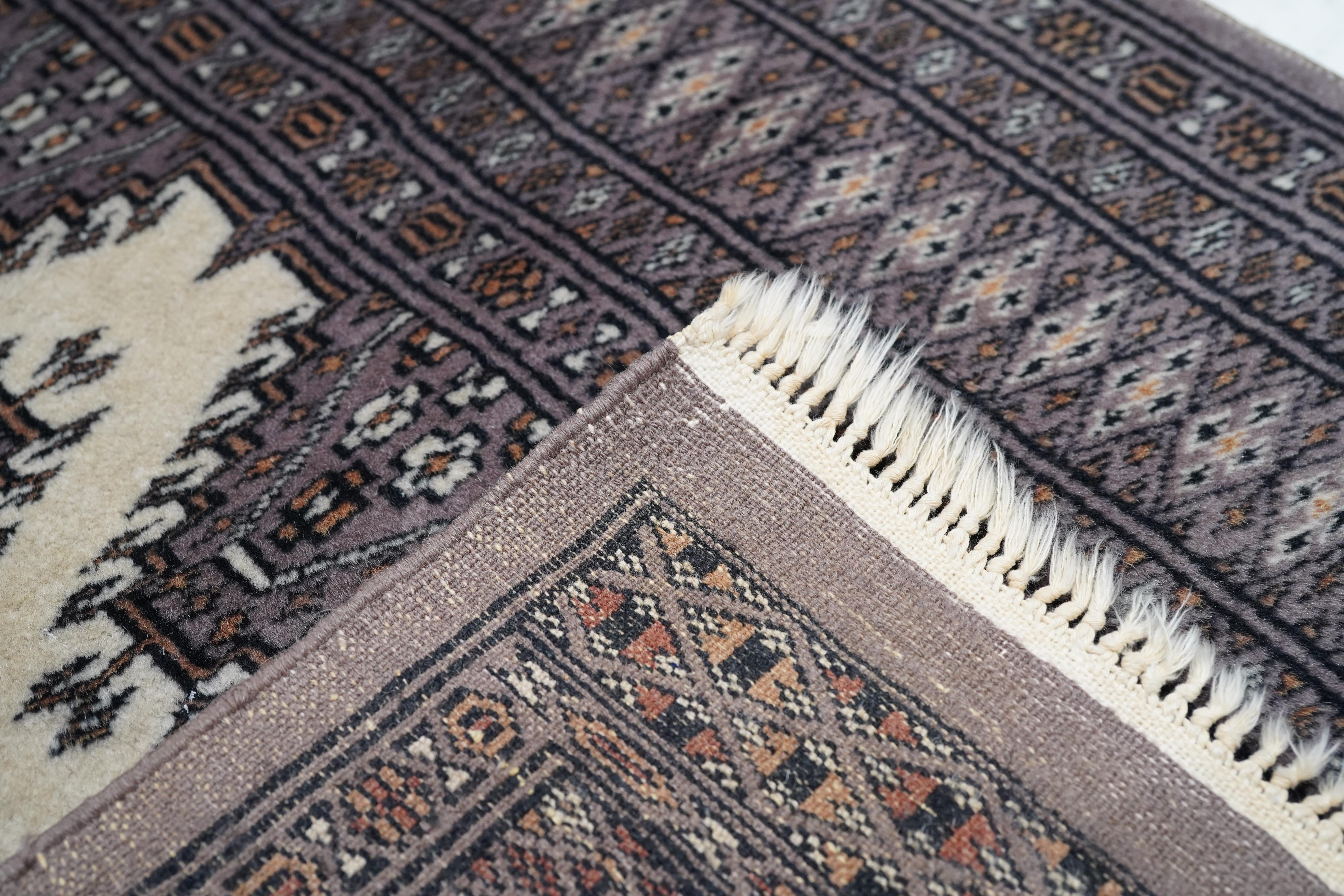 Pak Bokhara Teppich 2'7'' x 3'9'' im Angebot 5