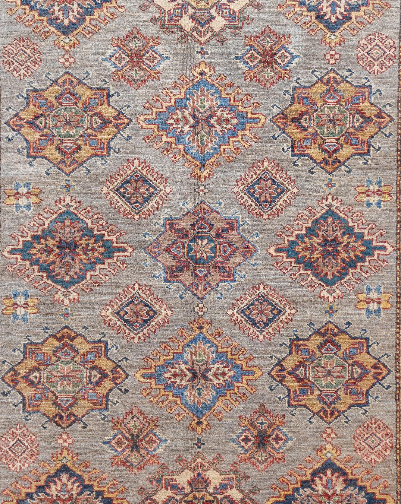 PAK Kazak-Teppich 5'1'' x 6'6'' (Pakistanisch) im Angebot