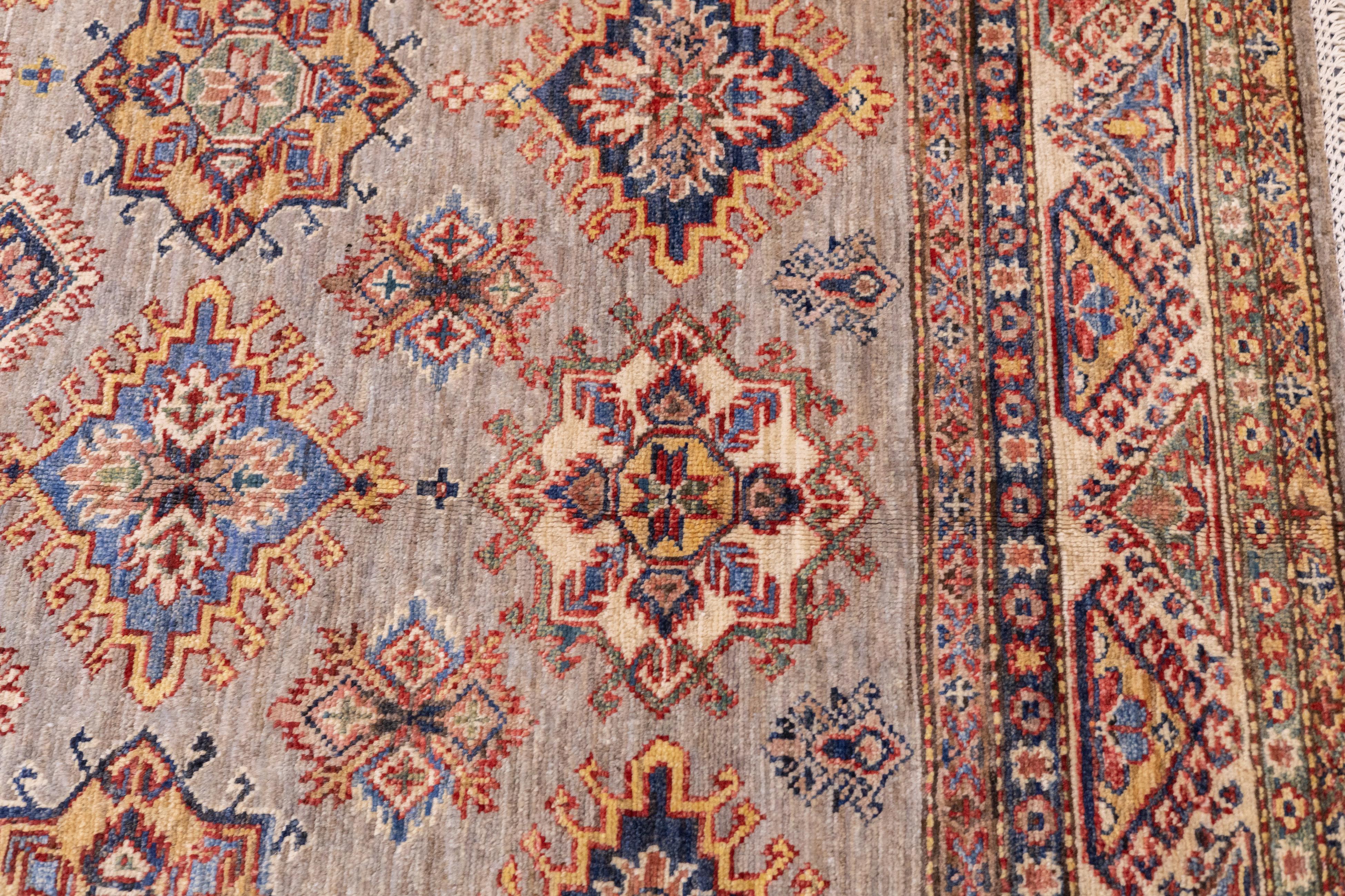 PAK Kazak-Teppich 5'1'' x 6'6'' (21. Jahrhundert und zeitgenössisch) im Angebot