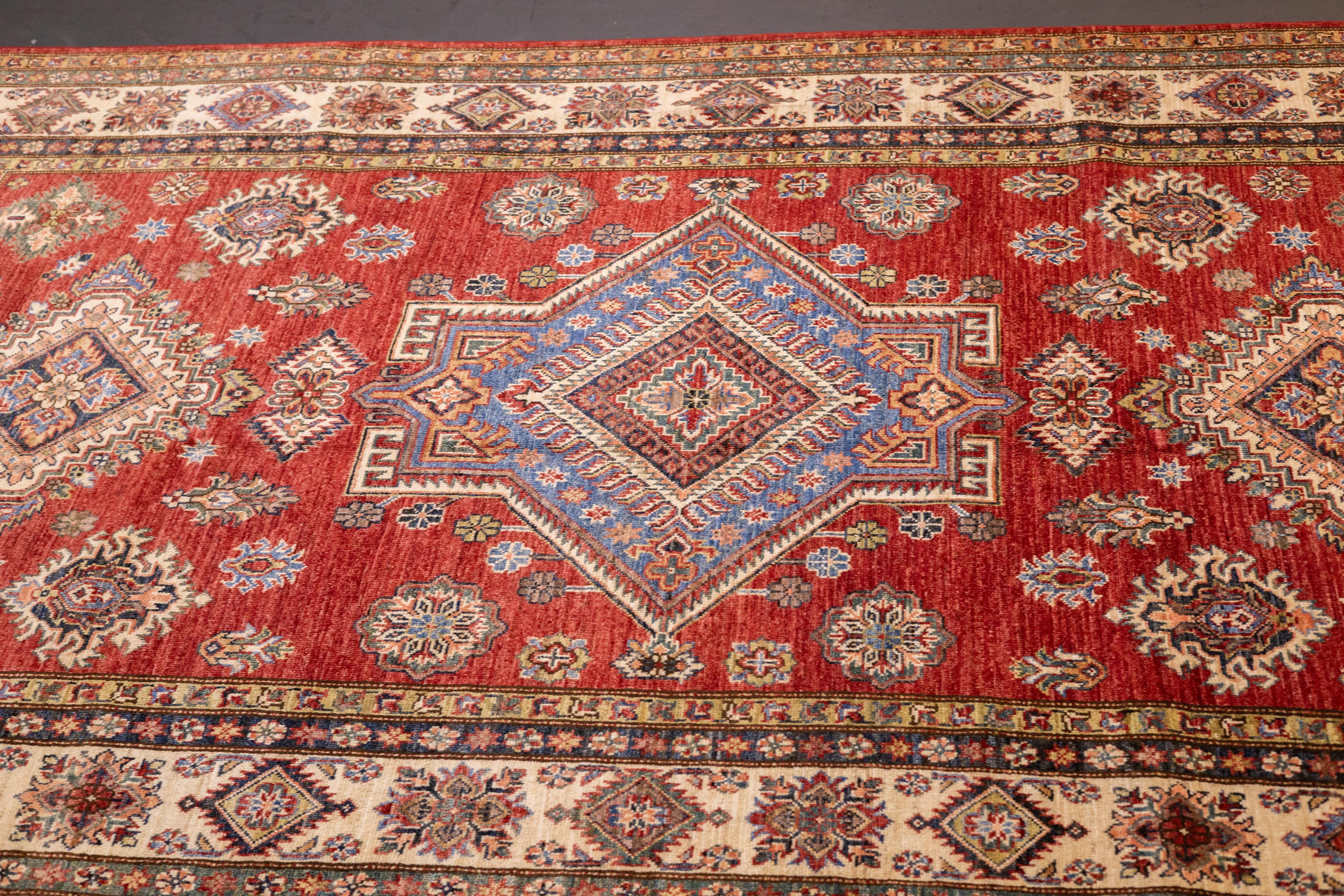 PAK Kazak Rug 5'10'' x 9'7'' In New Condition For Sale In New York, NY