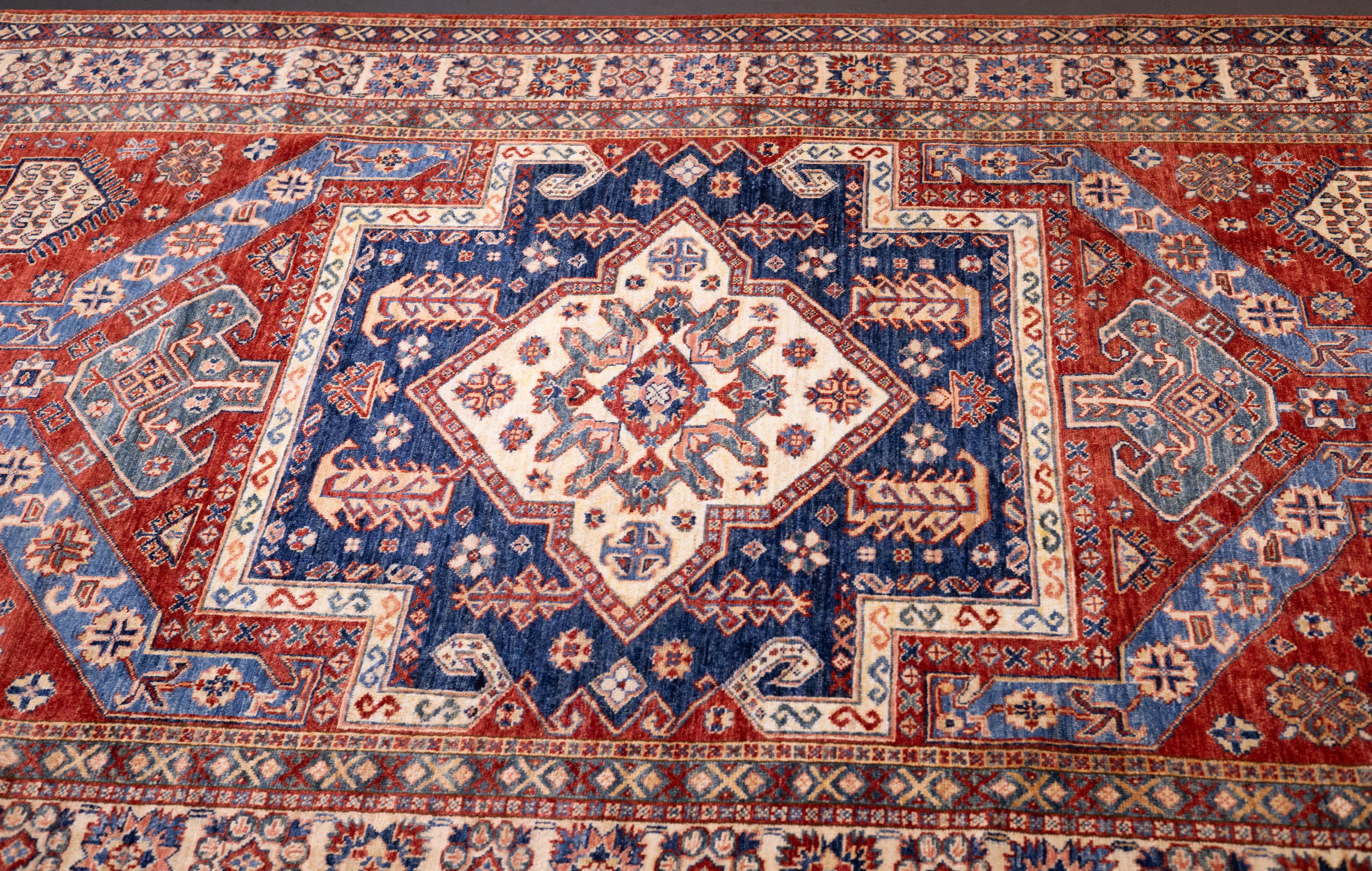PAK Kazak-Teppich 5'11'' x 8'10'' im Zustand „Neu“ im Angebot in New York, NY