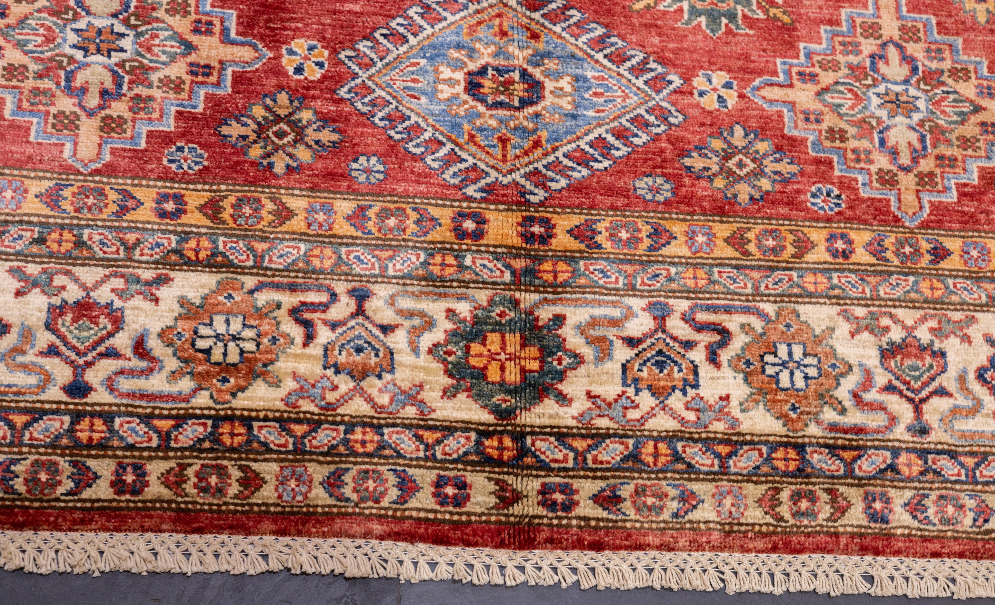 PAK Kazak-Teppich 5'7'' x 8'2'' im Zustand „Neu“ im Angebot in New York, NY