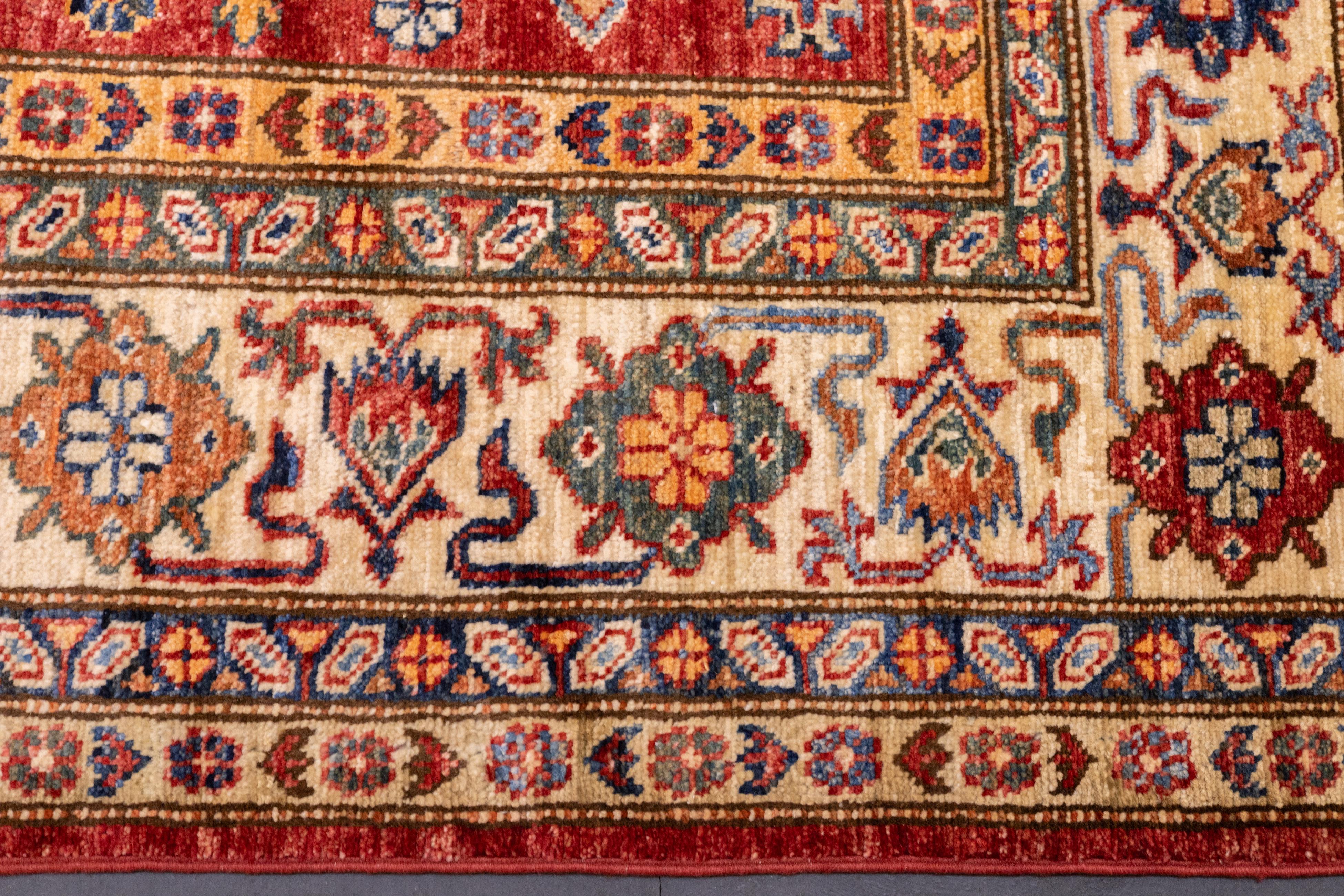 PAK Kazak-Teppich 5'7'' x 8'2'' im Angebot 2