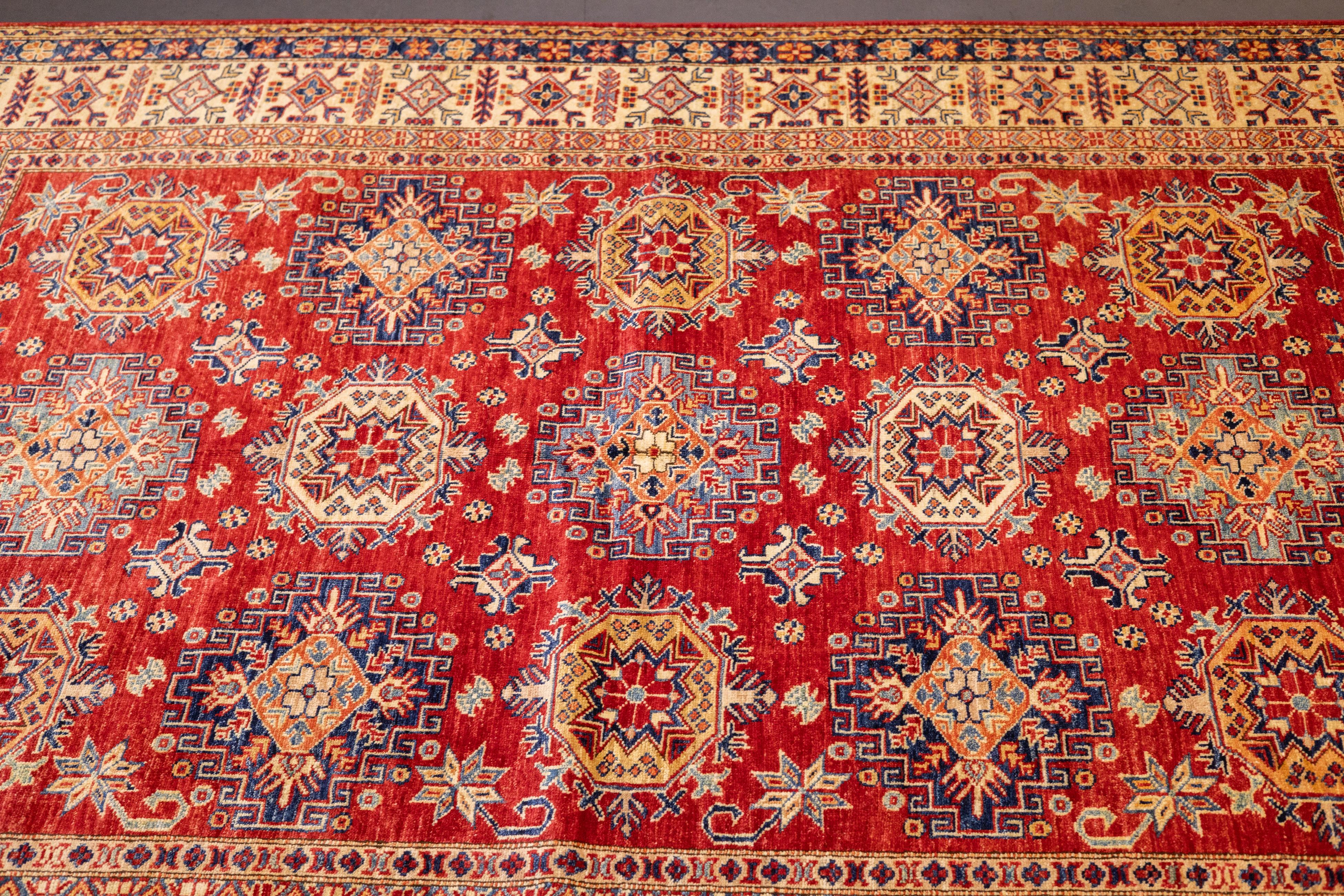 PAK Kazak-Teppich 5'9'' x 7'8'' im Zustand „Neu“ im Angebot in New York, NY