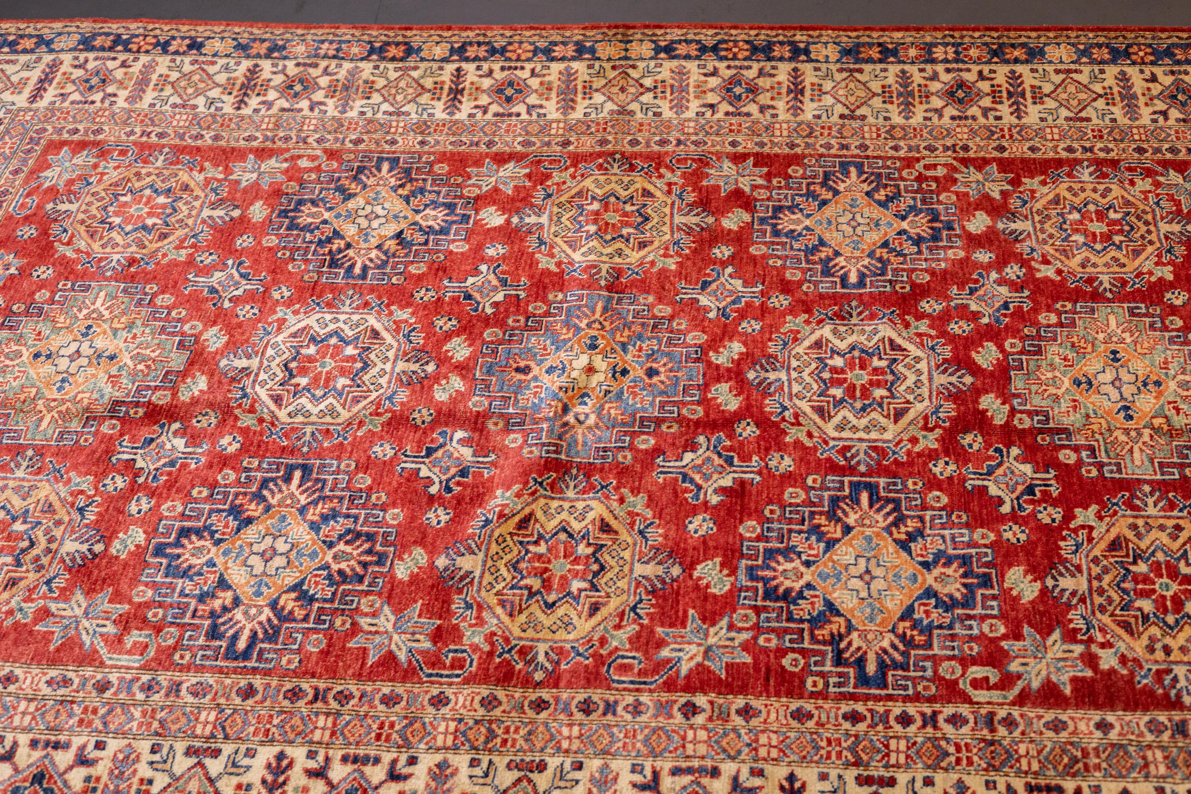 PAK Kazak-Teppich 5'9'' x 8'1'' im Zustand „Neu“ im Angebot in New York, NY